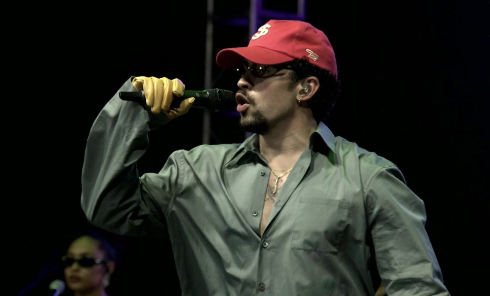 Reconocen a Bad Bunny por “su aportación excepcional a la difusión global de la lengua española”