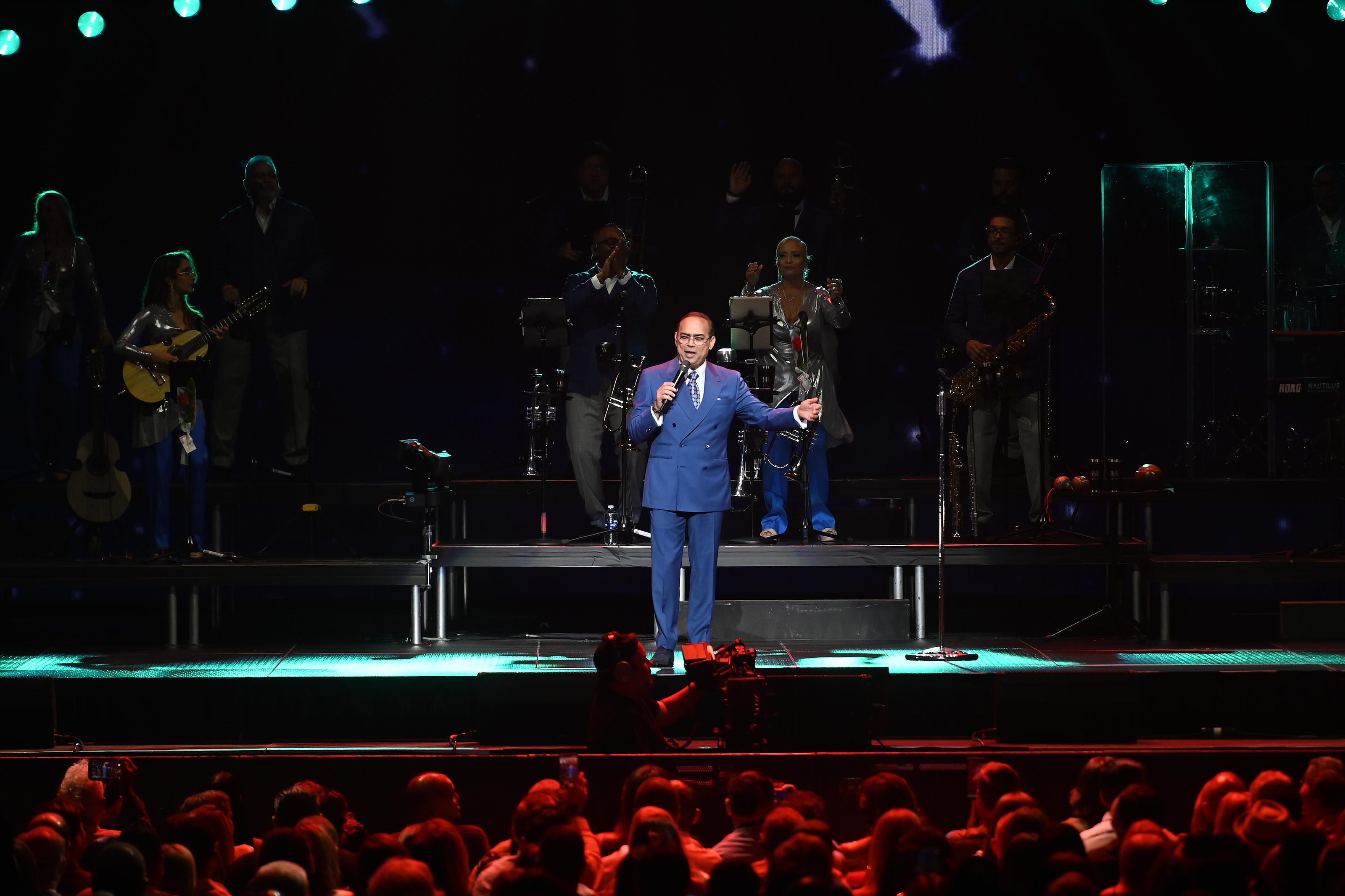 Gilberto Santa Rosa se presenta con éxito en el Choli en el Día de San Valentín