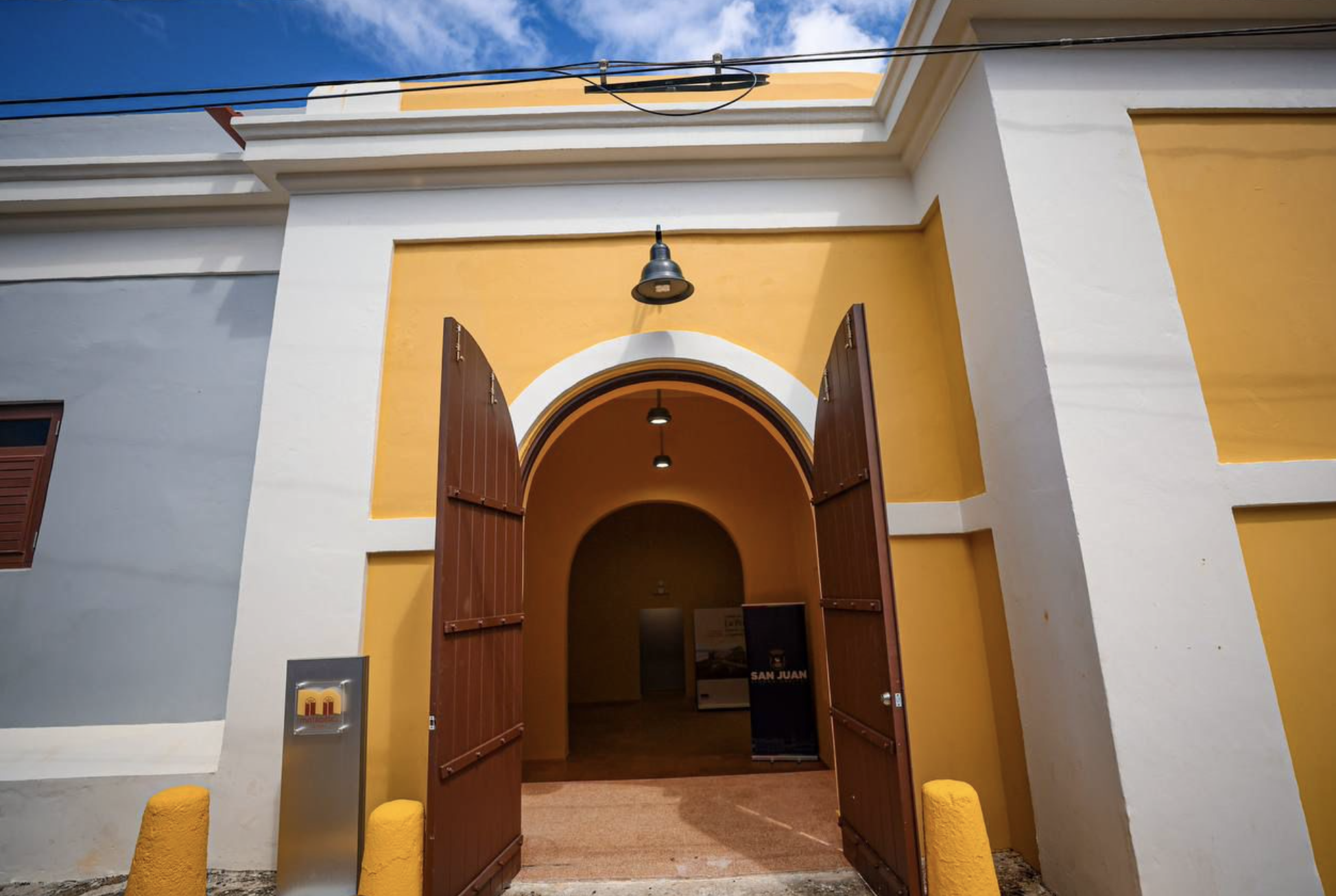 Alcalde de San Juan inaugura el Centro Comunal Antiguo Matadero en la comunidad La Perla