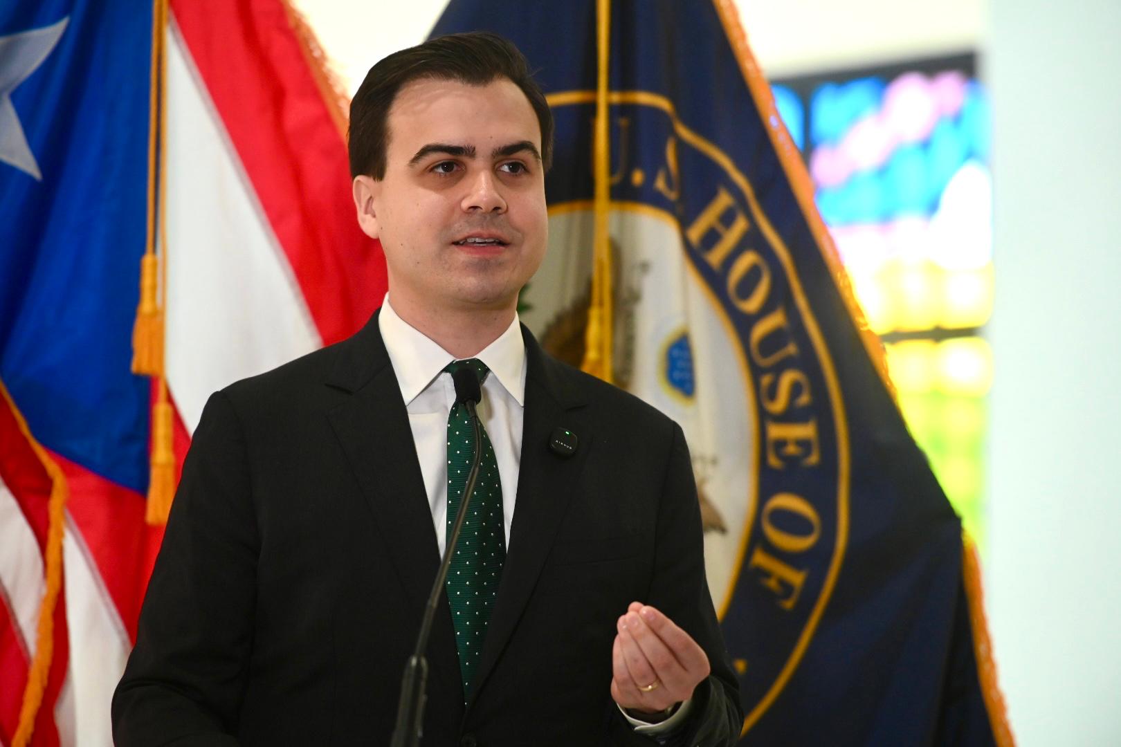 Comisionado Residente presenta plan para ampliar acceso a fondos federales