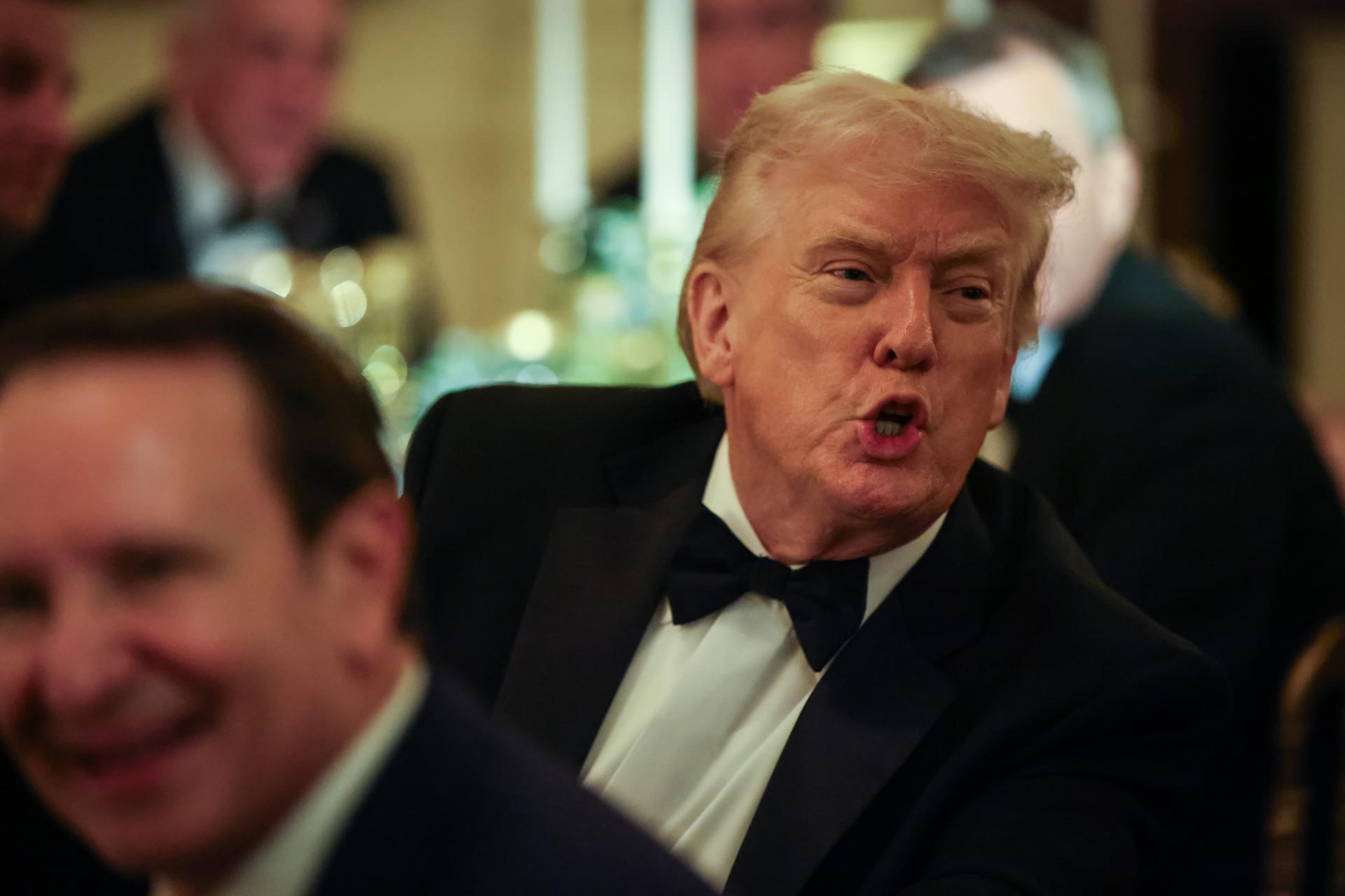 Trump amenaza con subir aranceles a países que decidan «jugar» con el fallo del Supremo