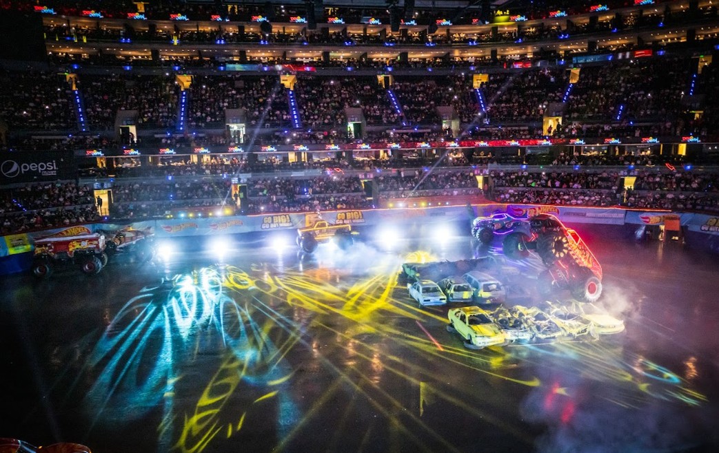 Regresa el espectáculo Glow-N-Fire de Hot Wheels Monster Trucks Live