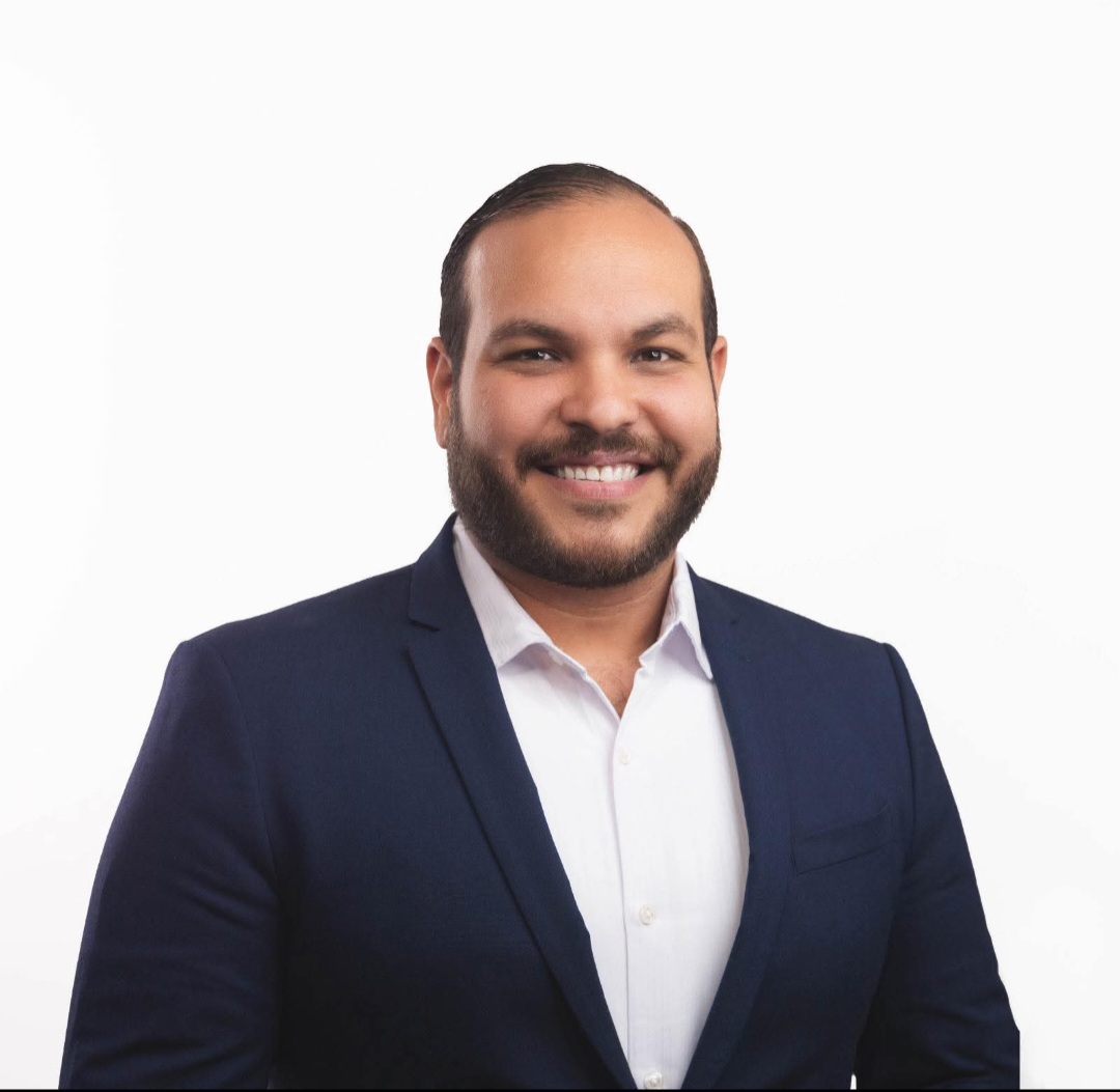 Renuncia Burgos Bermúdez a la dirección de ADSEF