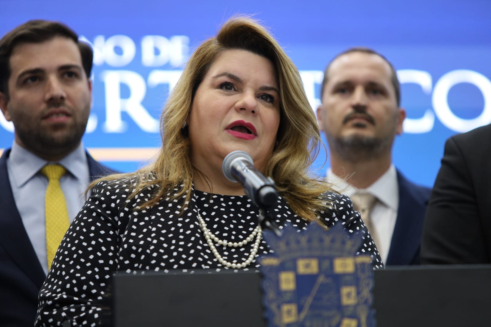 Gobernadora firma ley que prohíbe la instalación de los baños inclusivos