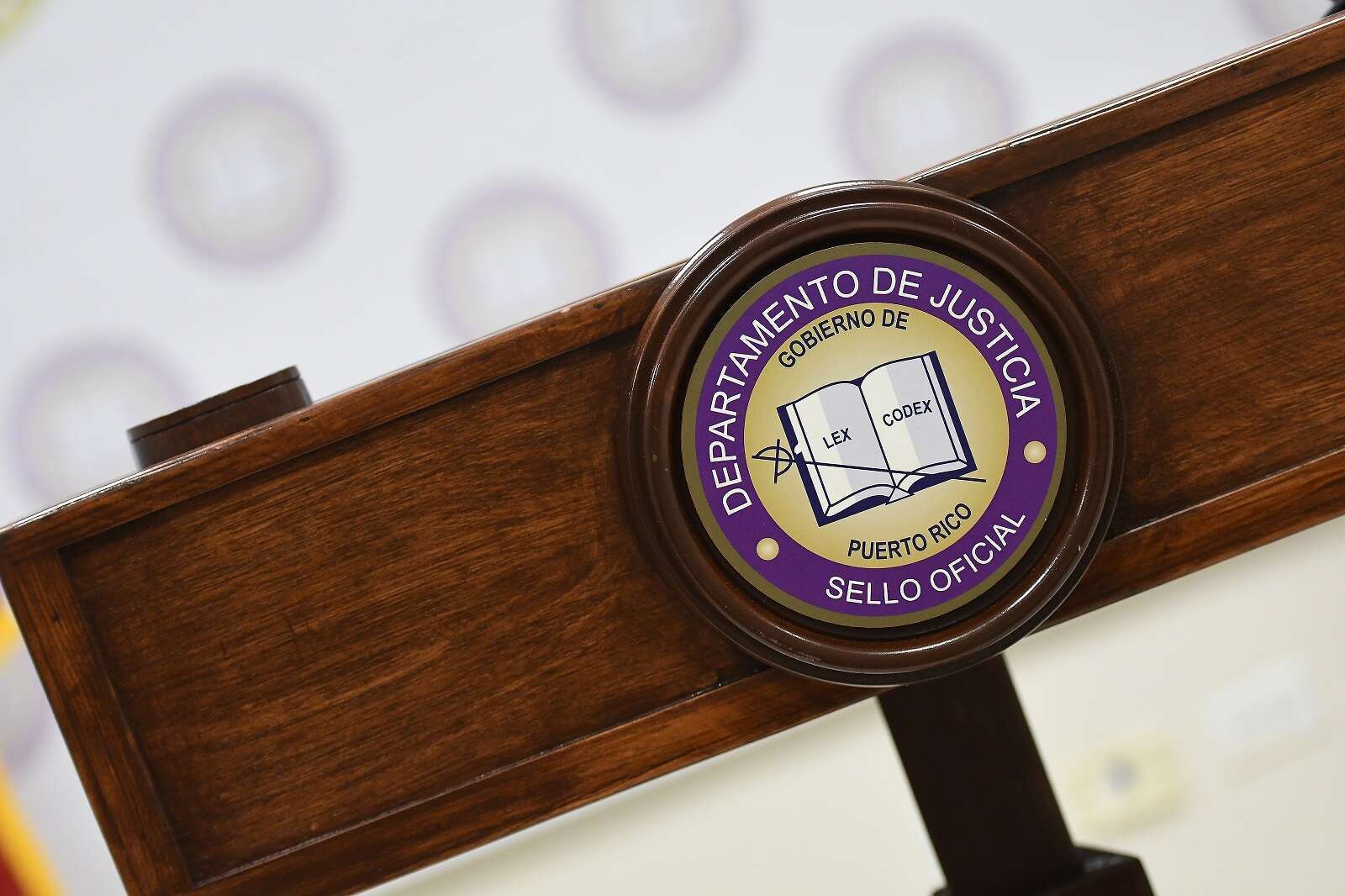 Acusan por fraude a mujer que timó ciudadanos que compraron boletos para viajar a Colombia