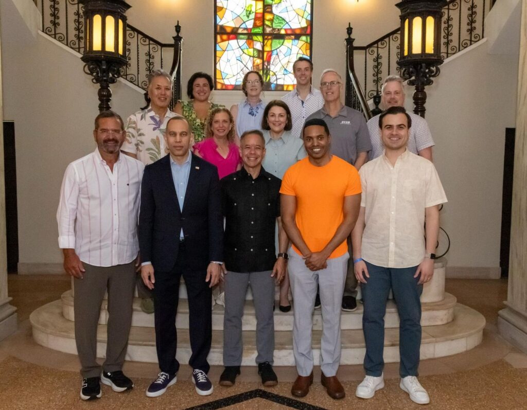 Alcalde de San Juan recibe delegación del Congreso de Estados Unidos