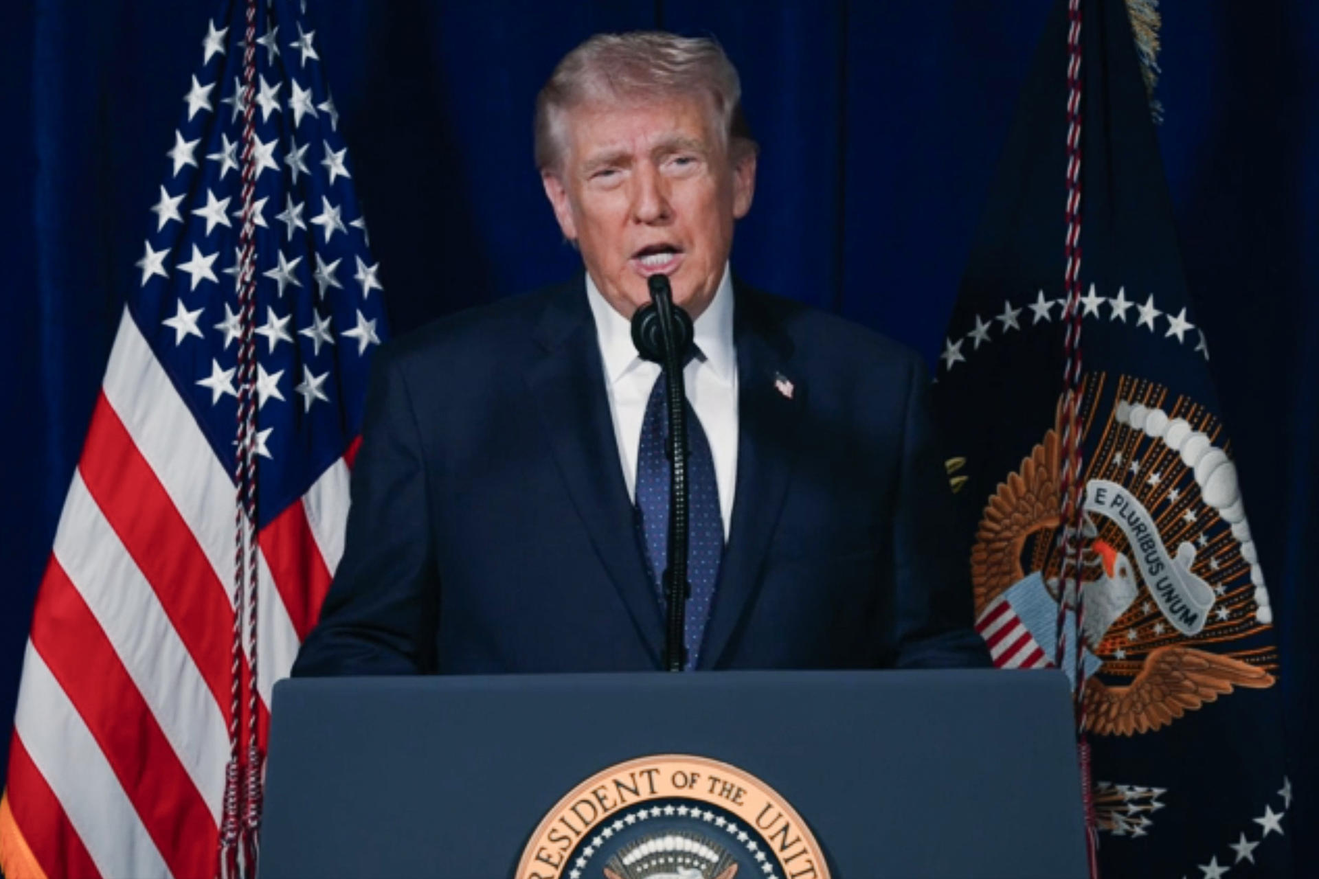 Trump insta a la Guardia Revolucionaria iraní a rendirse o afrontará una «muerte segura»