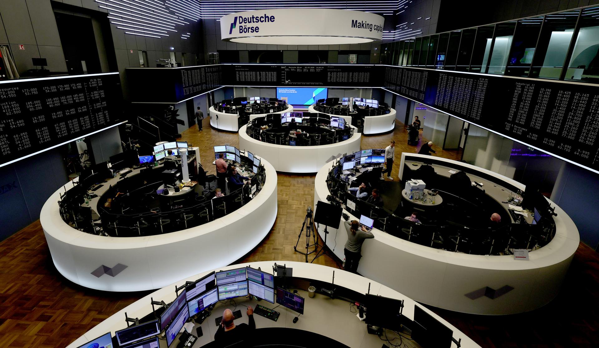 Bolsas europeas caen alrededor del 2% a media sesión por ataques Israel-EE.UU. a Irán