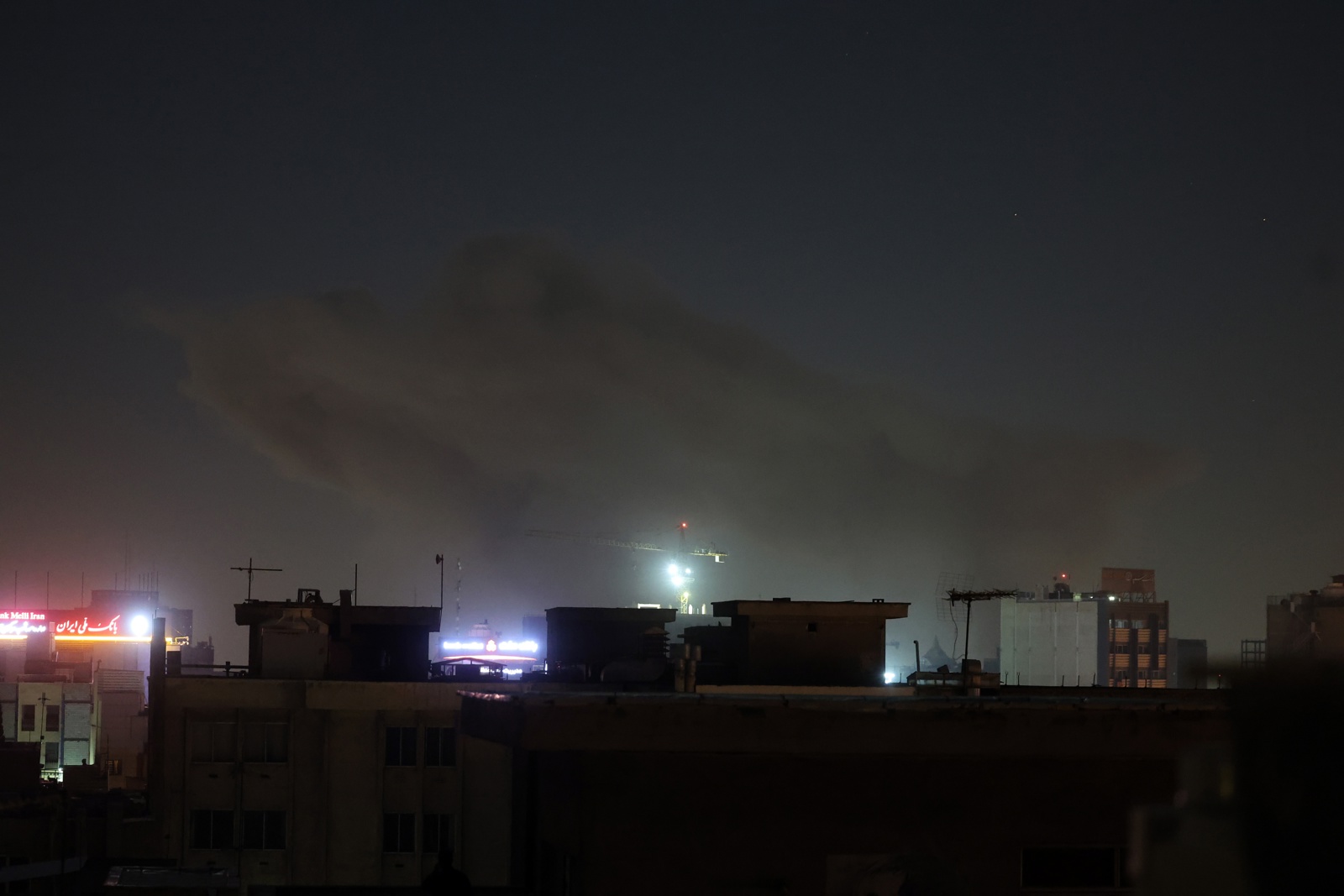 Israel sigue atacando de forma simultánea a Teherán y Beirut