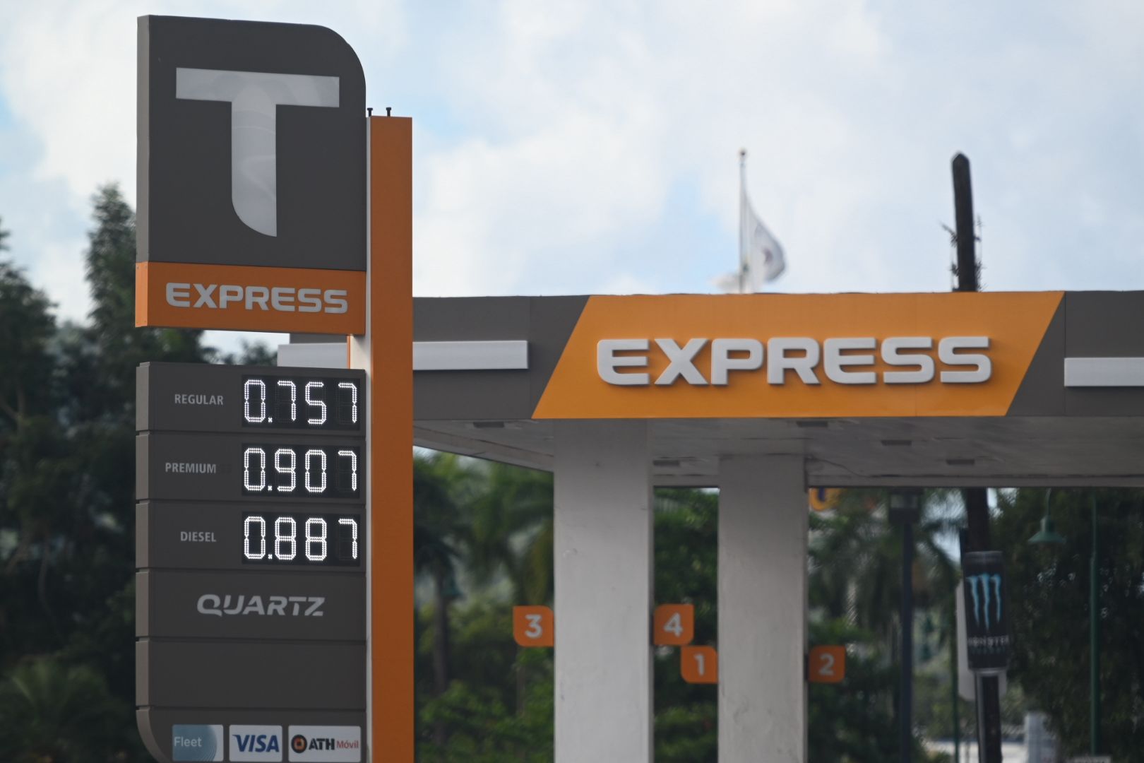 Comienza a subir el precio de la gasolina y DACO cita a reunión con detallistas