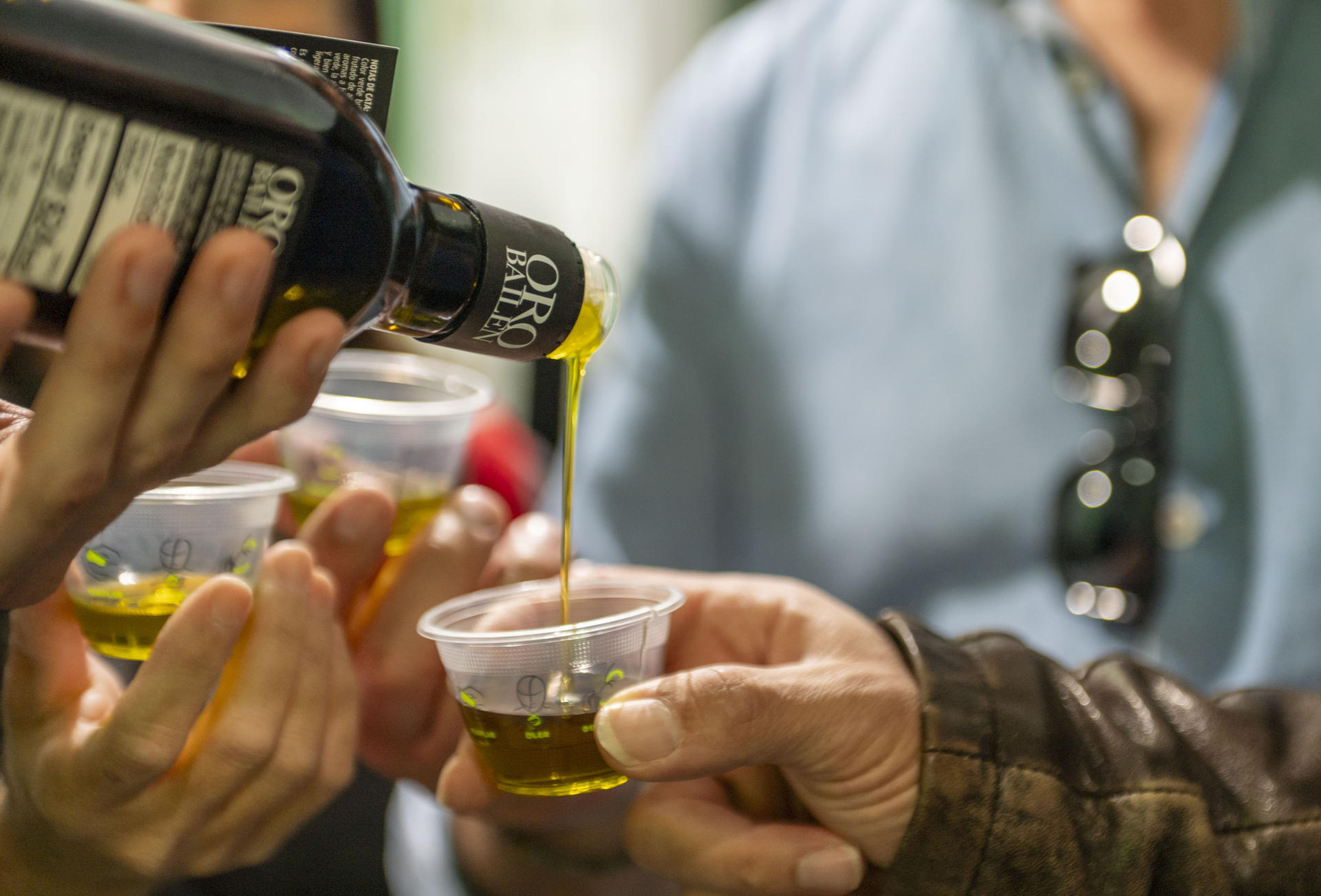 Trump sugiere embargo comercial a España; el aceite de oliva el producto más expuesto