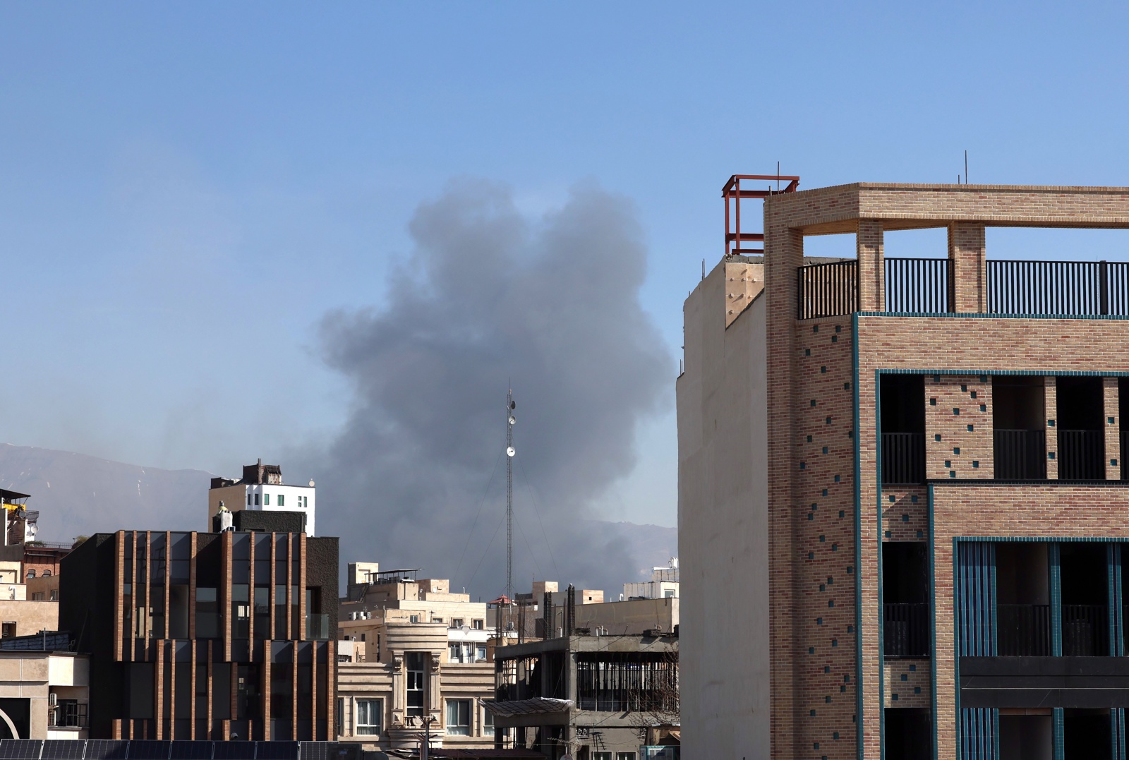 Irán niega disparar misil a Turquía, Sri Lanka recupera 84 cadáveres: sexto día de guerra