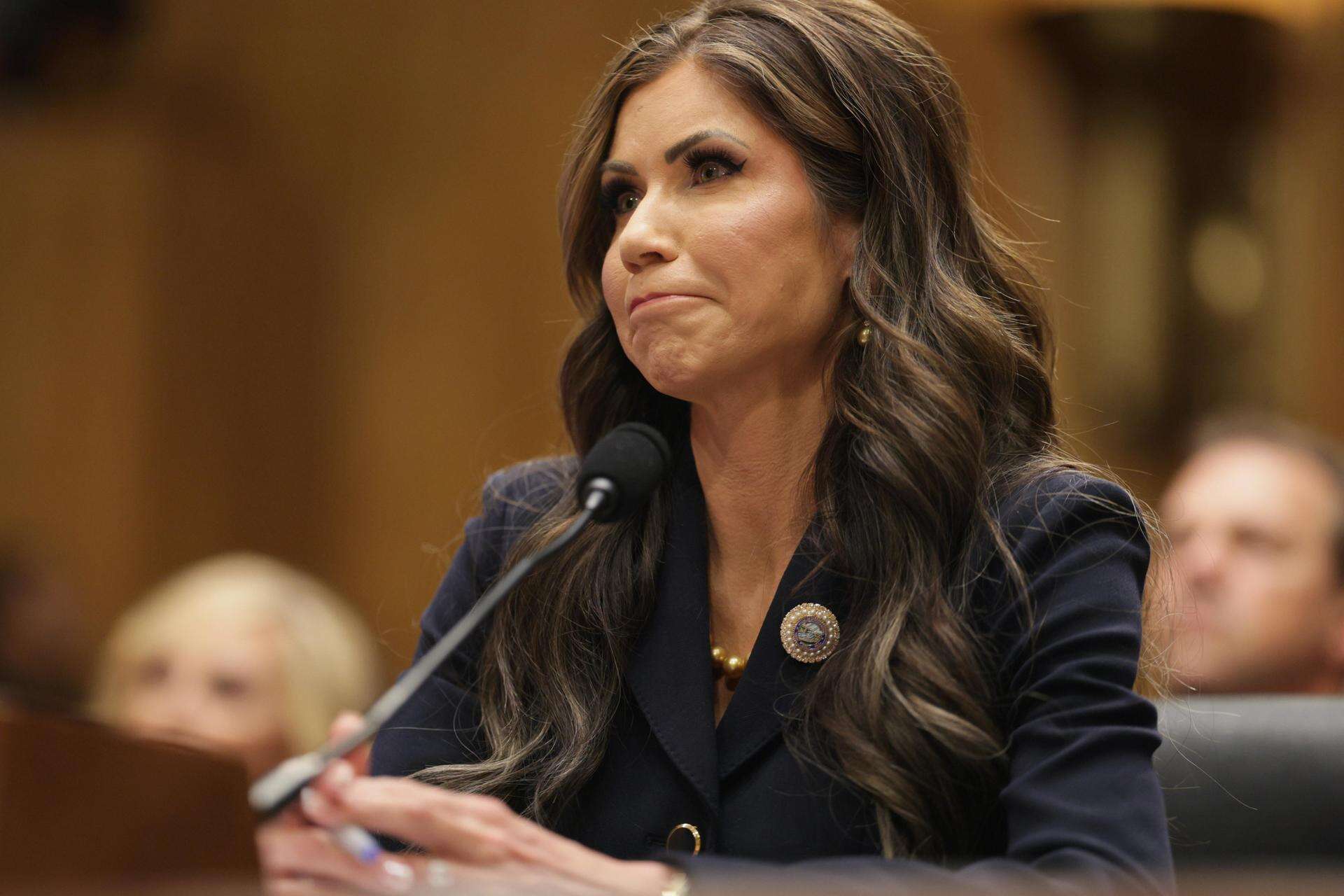 Trump bota a Kristi Noem