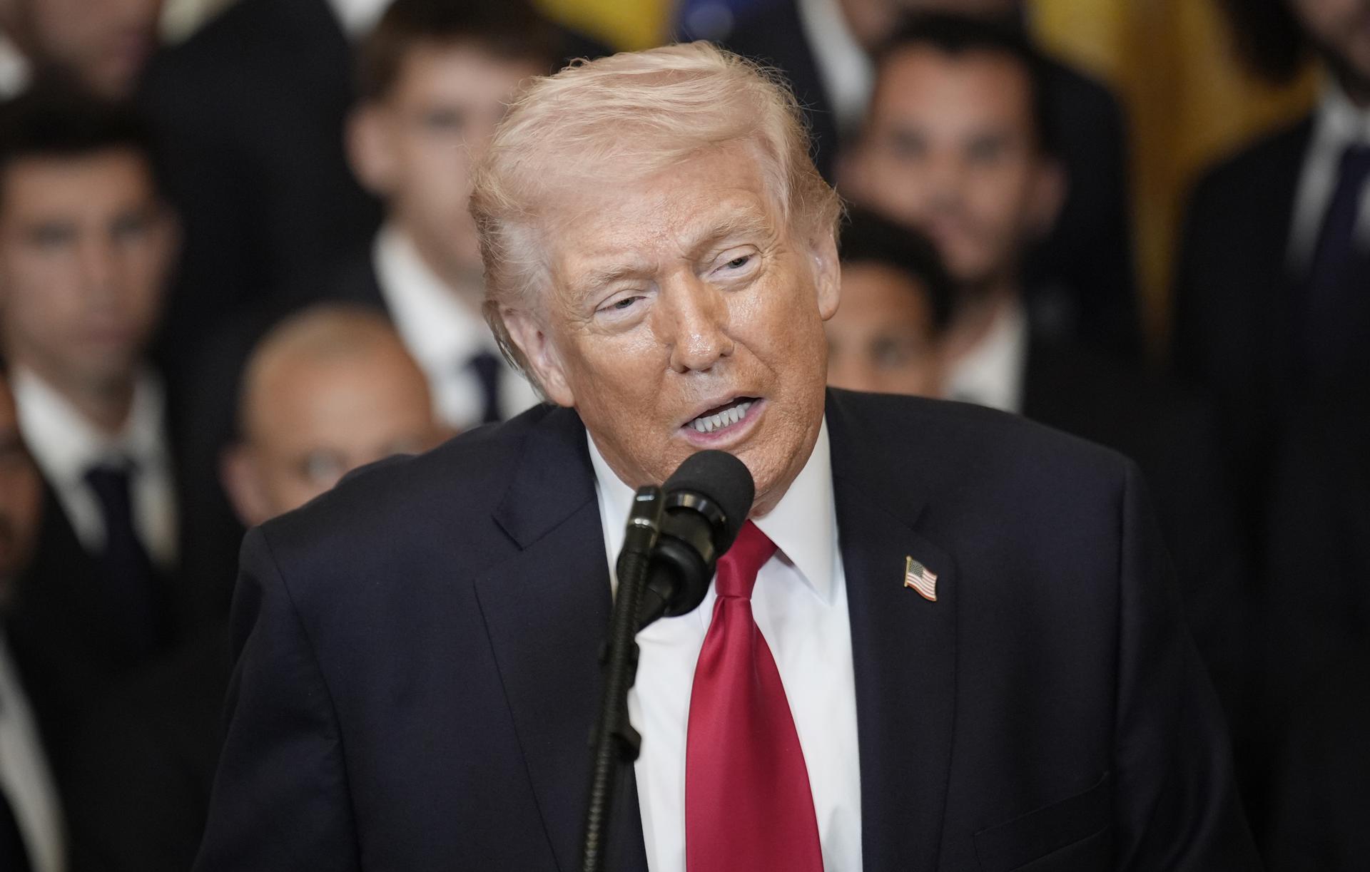 Trump asegura que Cuba está «desesperada» por hacer un trato