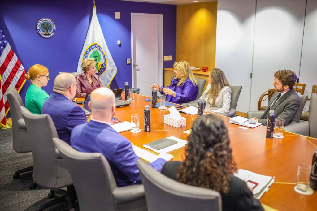 Logran ruta para la salida del síndico federal del Departamento de Educación
