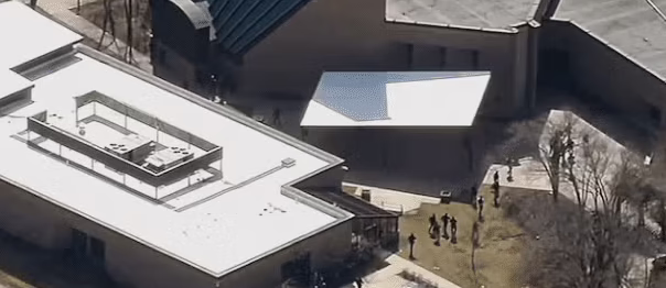 Hombre muere baleado en Michigan tras embestir con su auto una sinagoga