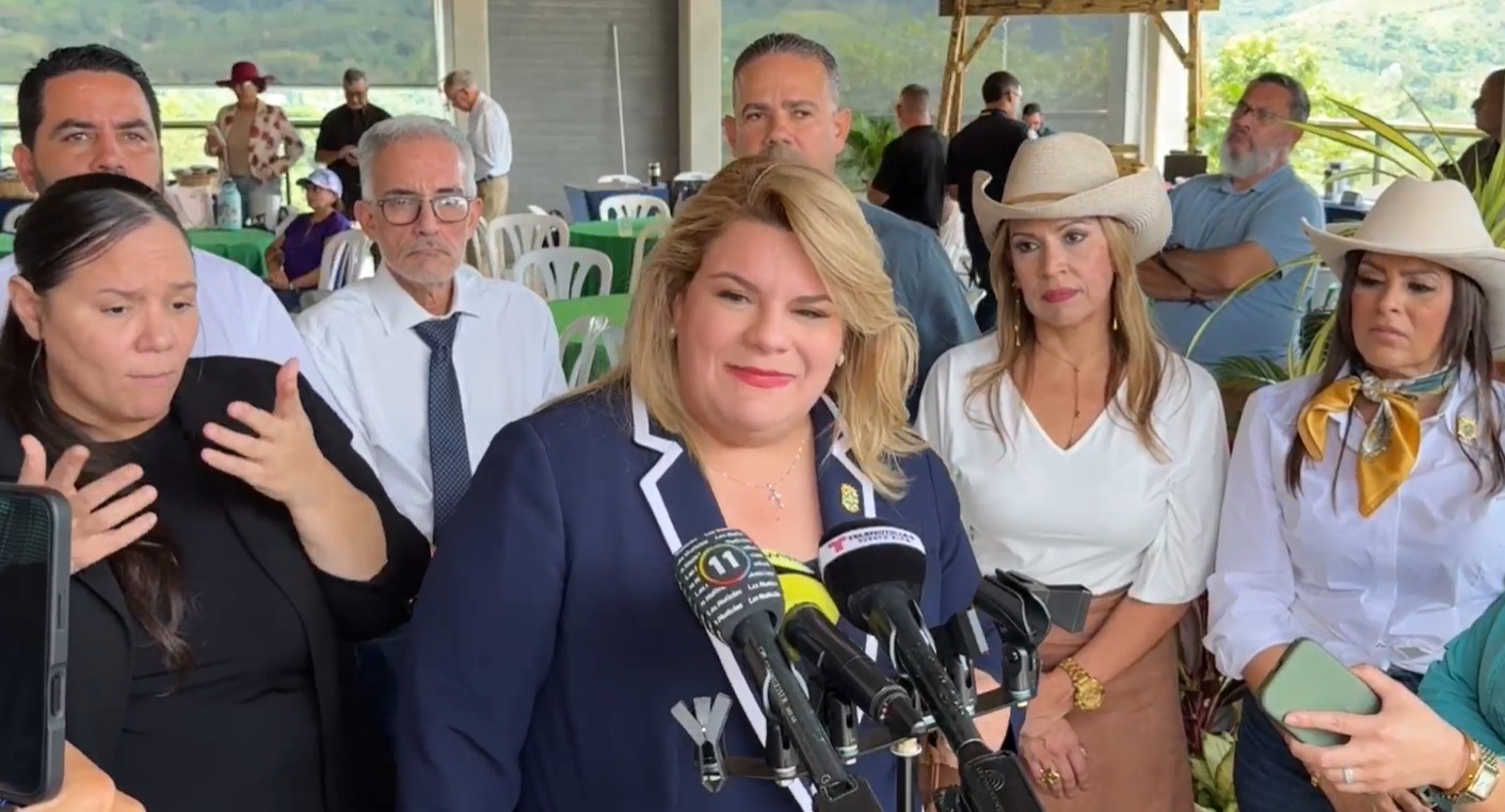 “Solo le temo a Dios”, dice la gobernadora en medio de pugna con Rivera Schatz