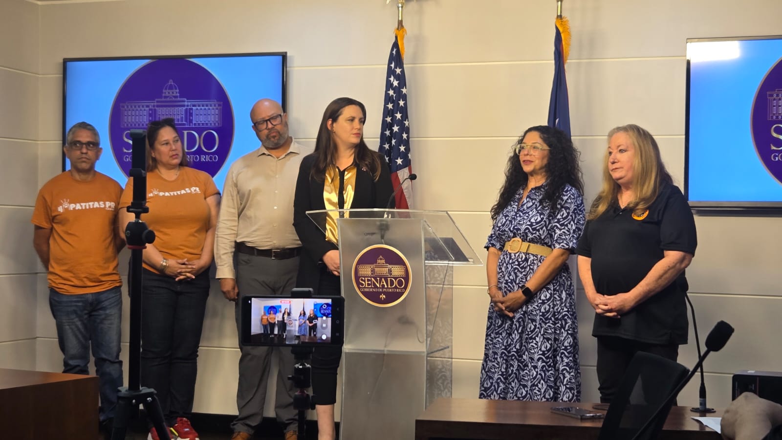 Senadora defiende medida para que restos humanos y cenizas de mascotas compartan la fosa