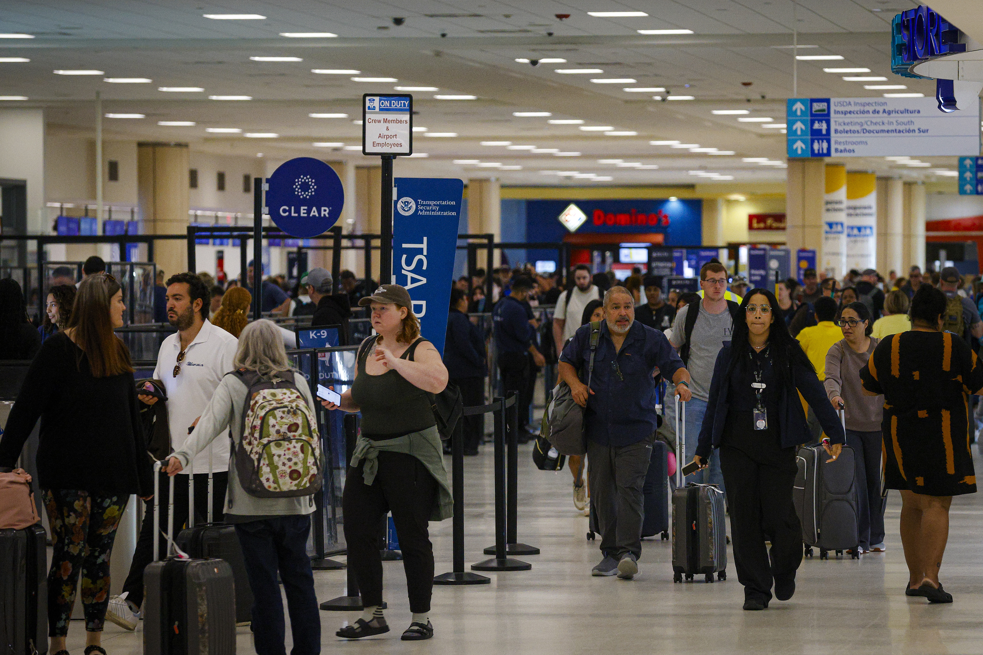 Las filas en el aeropuerto podrían llegar hasta la calle, según Aerostar