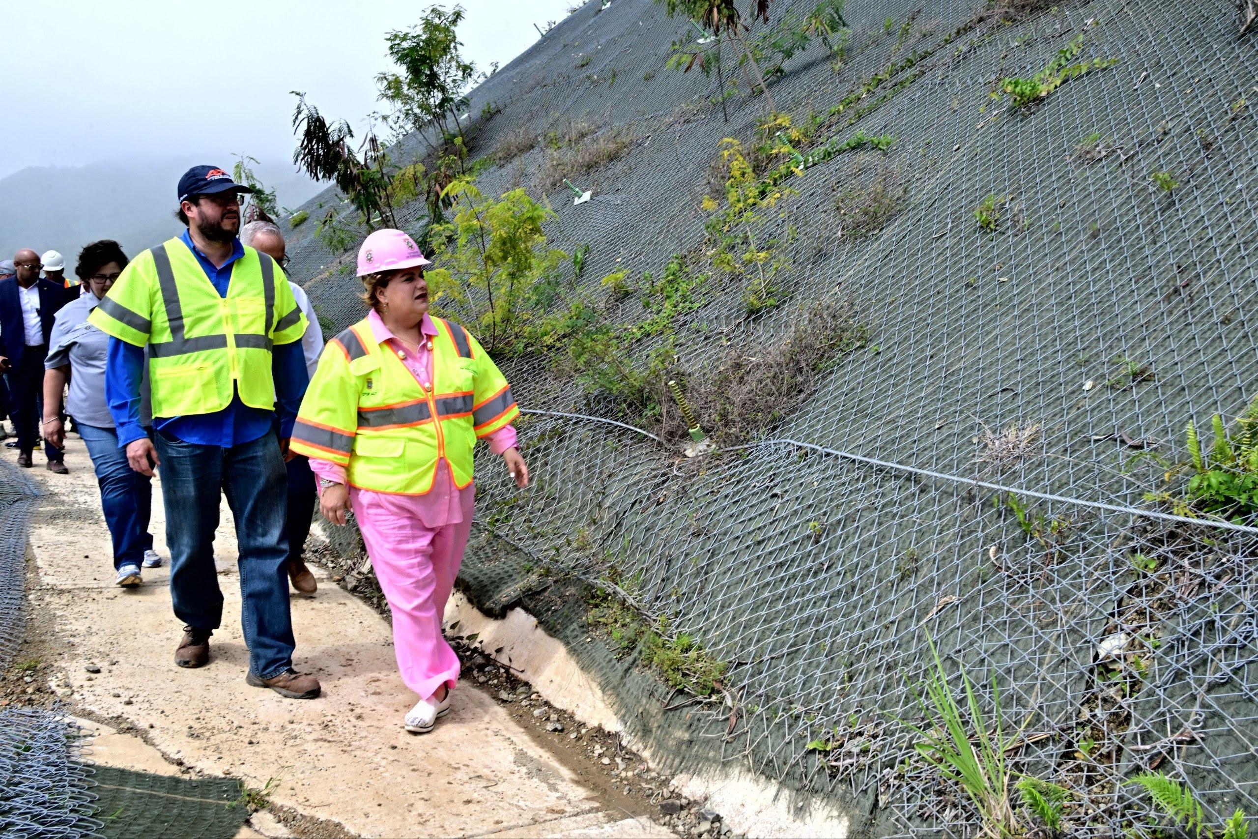 Avanzan los trabajos para reabrir un tramo de la PR-52 entre Salinas y Cayey