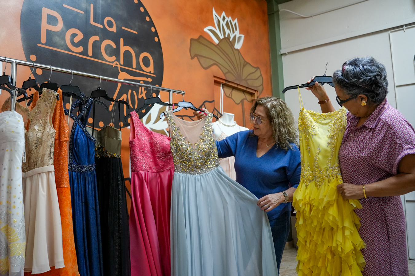 “La Percha 704” donará trajes de “prom” a jóvenes graduandos de escasos recursos