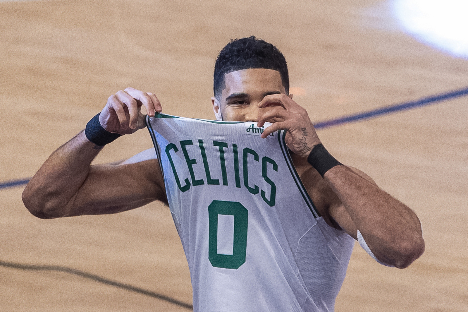 Los Celtics ganan a OKC y presentan candidatura al anillo; los Spurs aprietan el Oeste