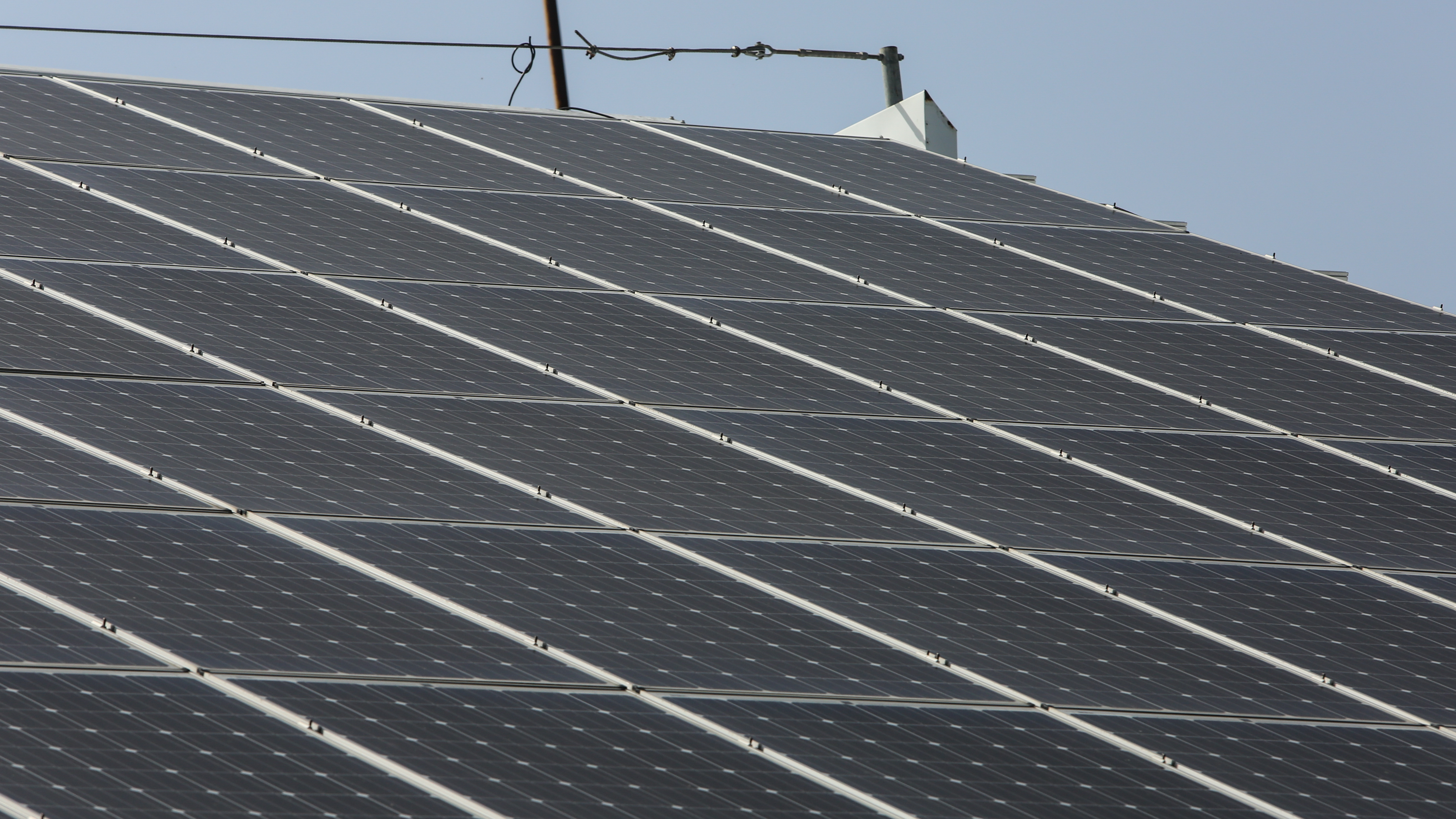 Negociado de Energía aprueba contratos para nuevos proyectos de energía solar