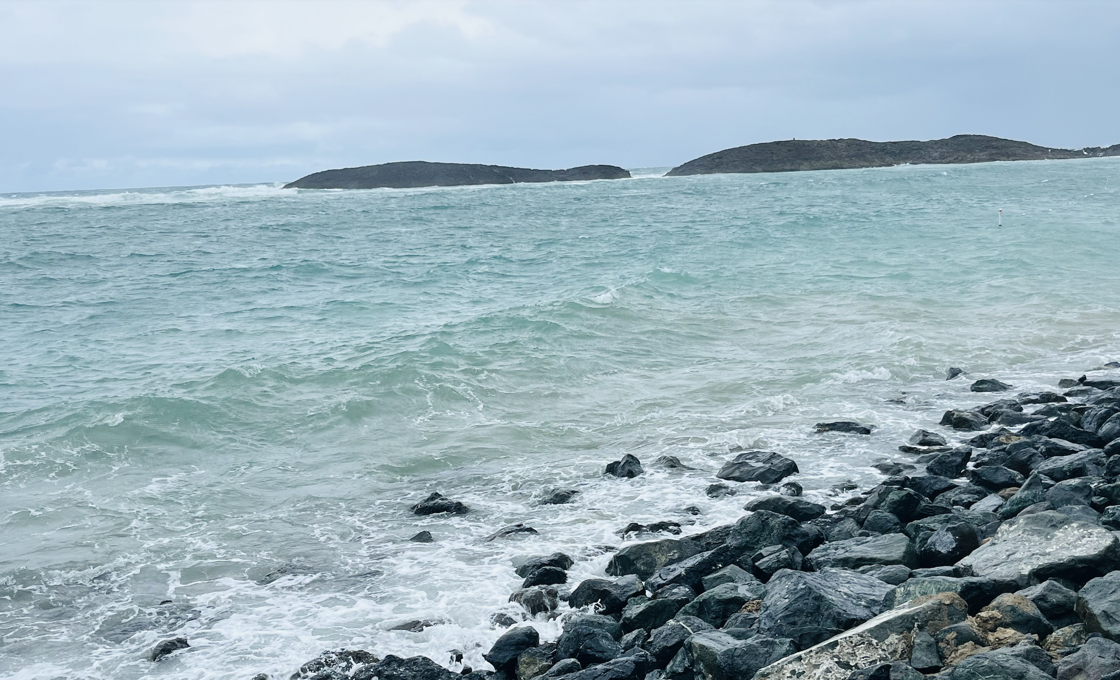 Vega Baja advierte sobre condiciones peligrosas en Playa Puerto Nuevo