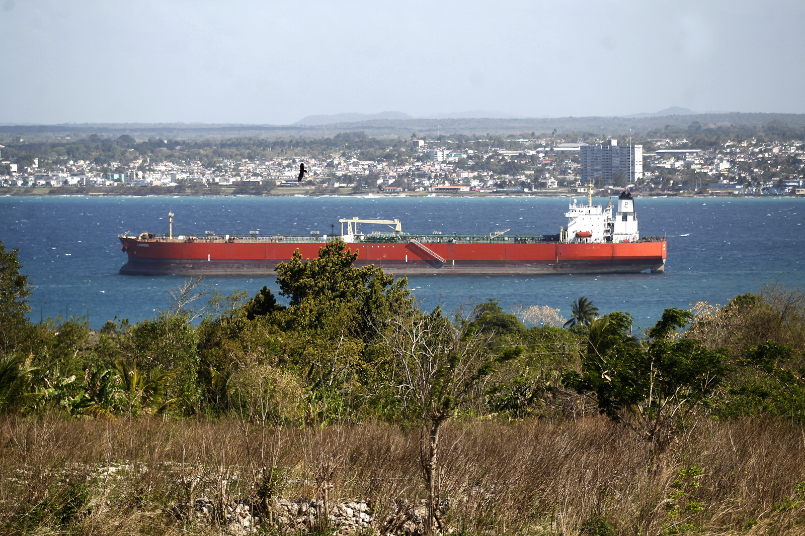 Un petrolero ruso con 100,000 toneladas de crudo llega al puerto de Matanzas en Cuba