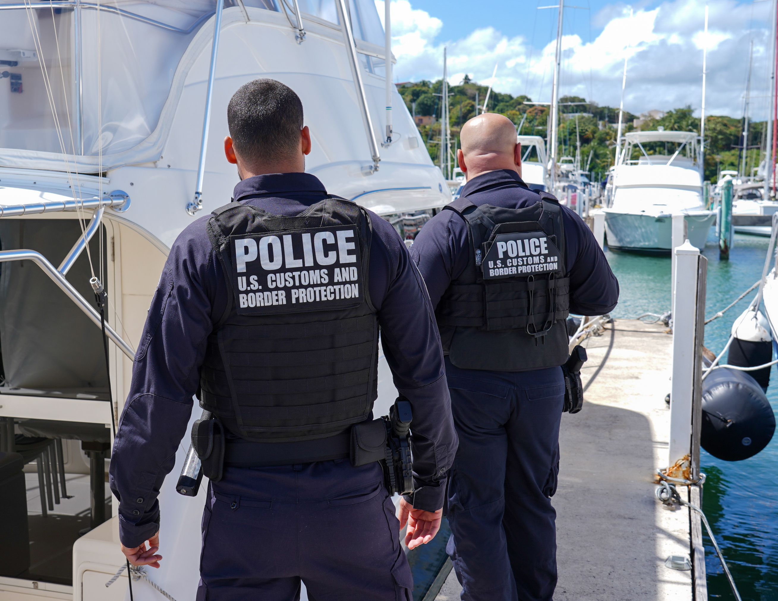 Lancha de Aduanas se volcó cuando intentaba ayudar a otra embarcación