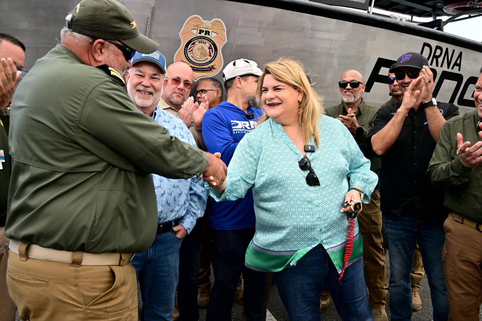 Gobernadora anuncia más embarcaciones para vigilancia en las costas