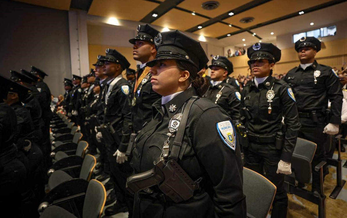 La policía municipal de San Juan suma 46 cadetes