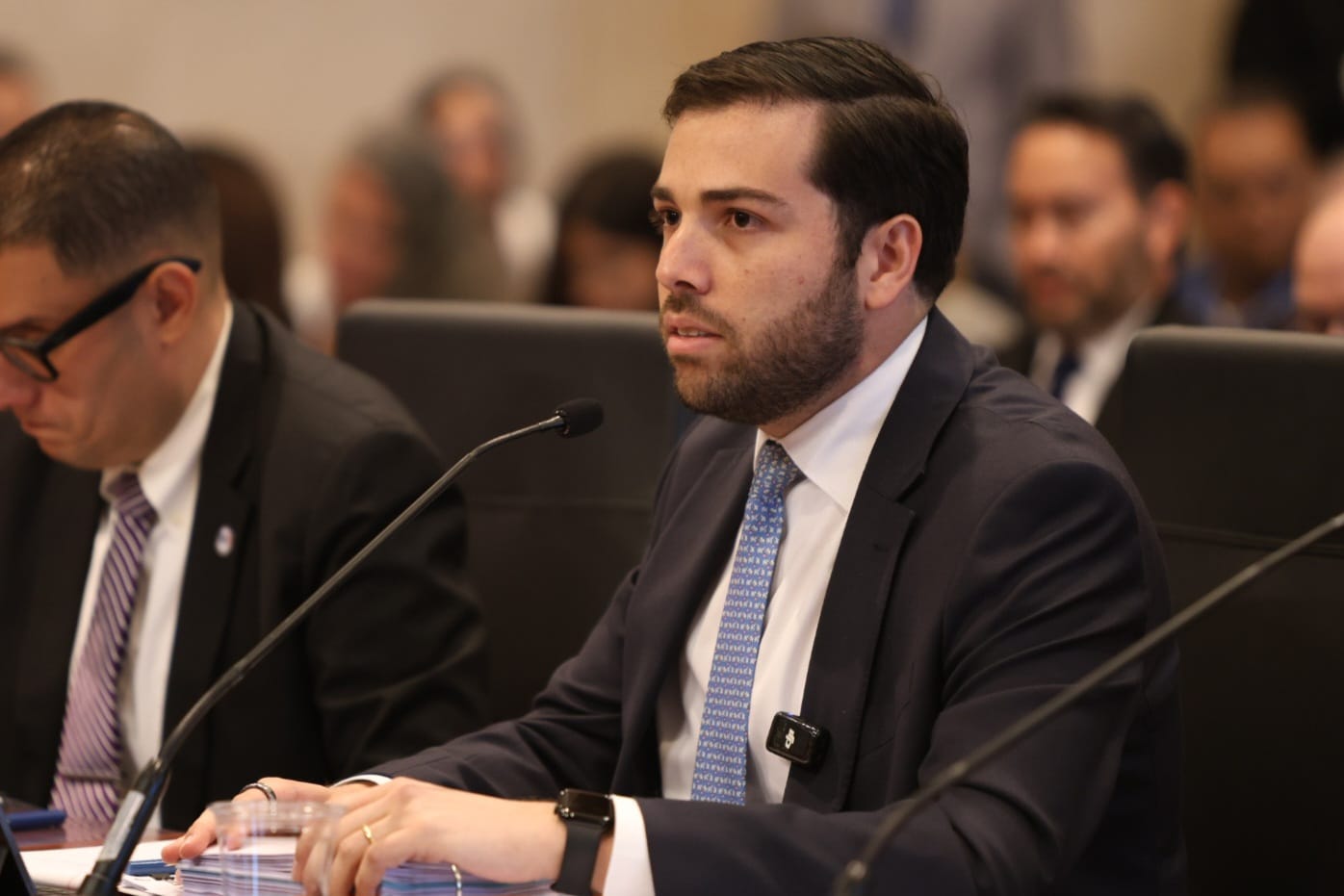 Se van $1.7 millones en contrataciones relacionadas con el proyecto de permisos