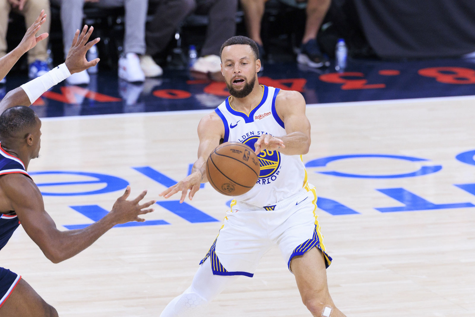 Curry manda a los Clippers de vacaciones