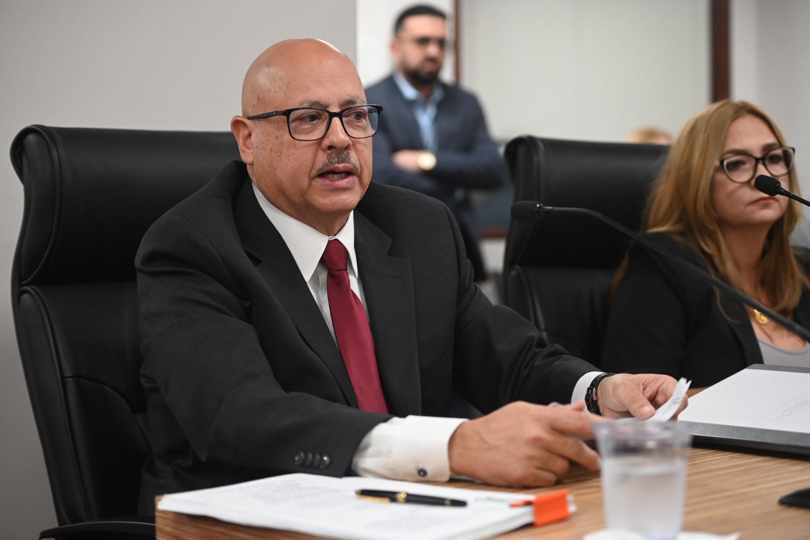 Versión de oficial examinador aclara muy poco sobre controversia del vertedero de Carolina