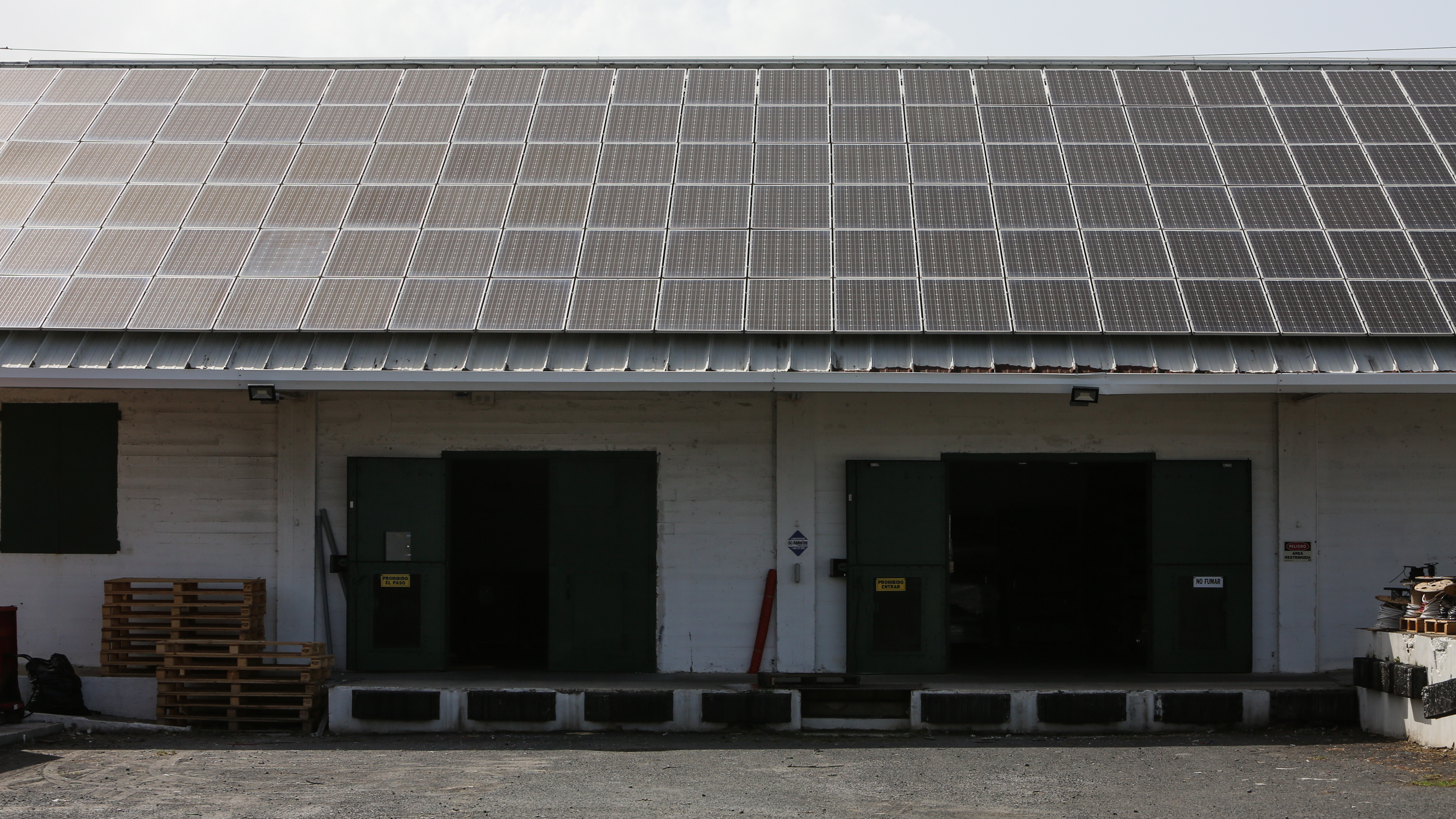 SESA rechaza un aumento en cargos fijos de la factura y dice que afecta a pobres y clientes solares