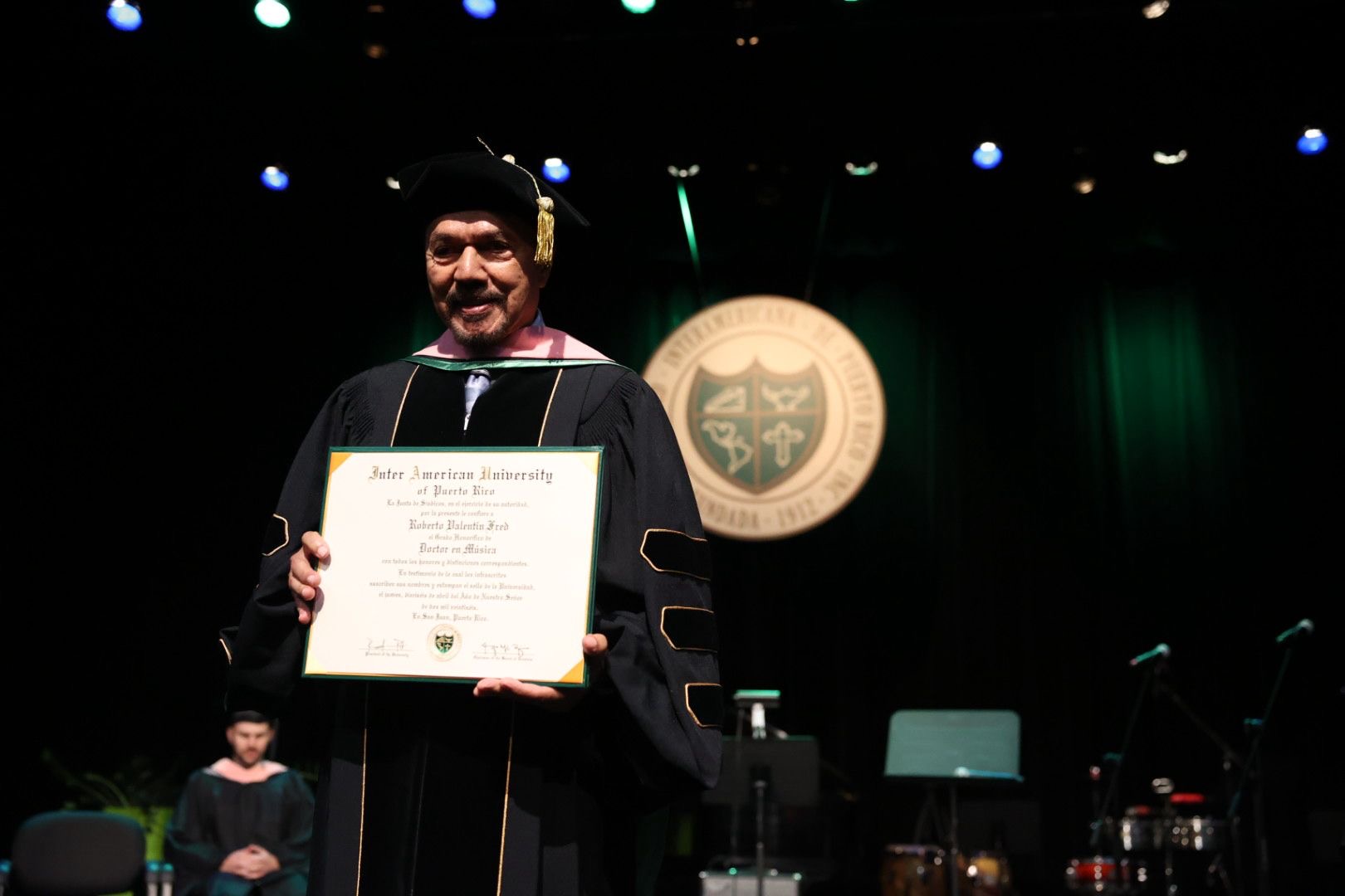 Bobby Valentín es ahora el «doctor del bajo»