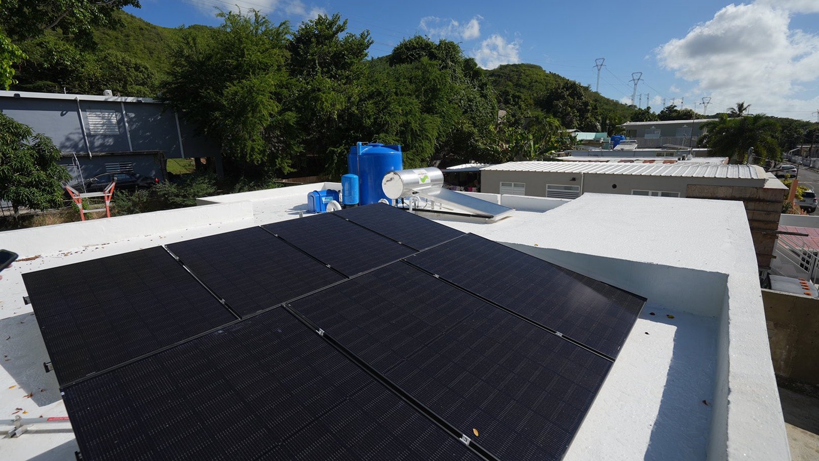 Vivienda instaló sistemas solares con deficiencias y a sobreprecio, según auditoría federal