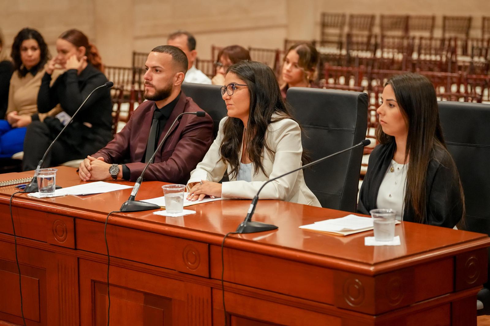 Senado examina credenciales de tres aspirantes a fiscalía