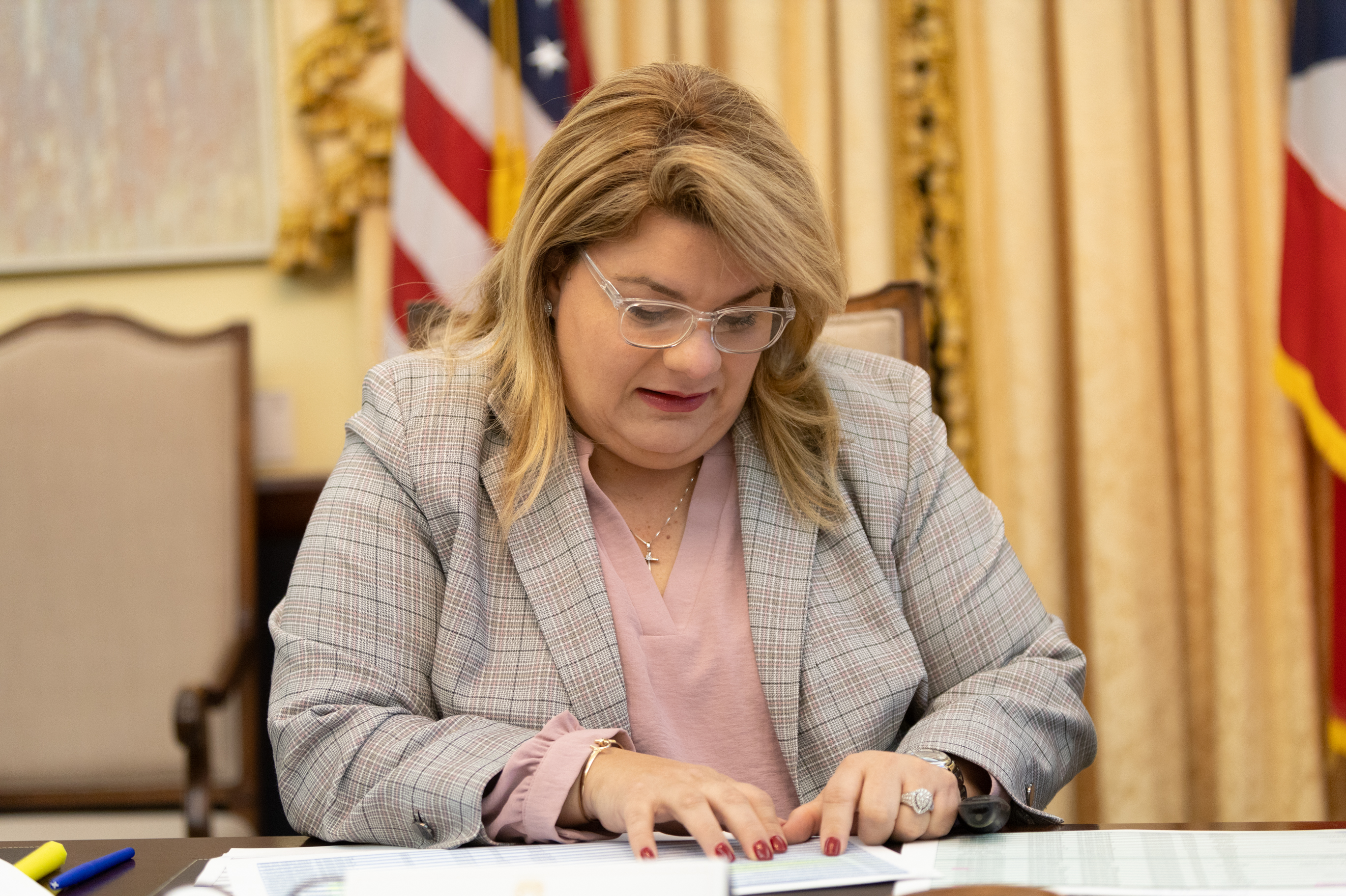 Varias leyes nuevas tras la firma de la gobernadora