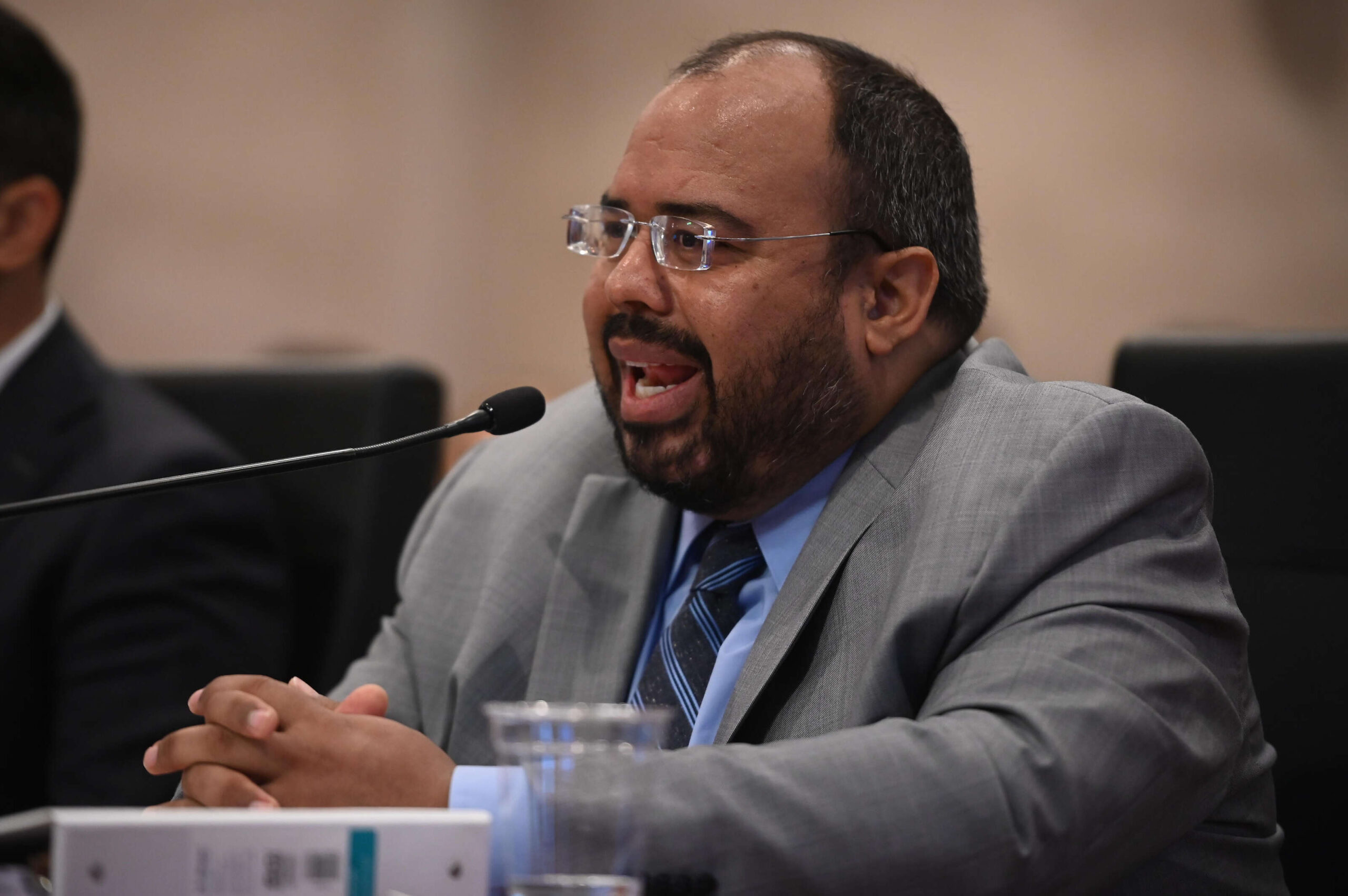 La Junta entra en la operación diaria del Departamento de Educación