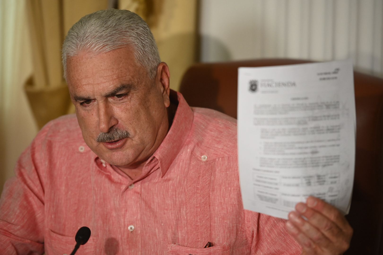 El presidente del Senado quiere más documentos sobre lío de Suzanne Roig