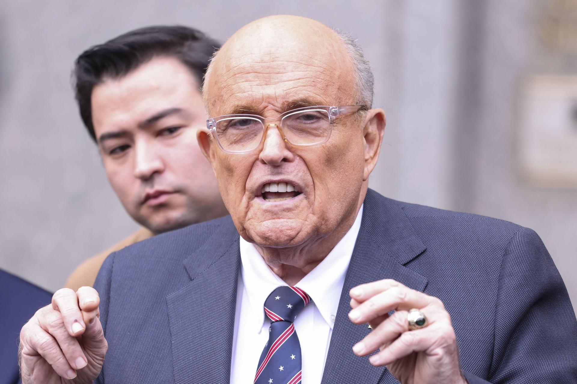 El exalcalde de NY, Rudy Giuliani está hospitalizado en condición crítica pero estable