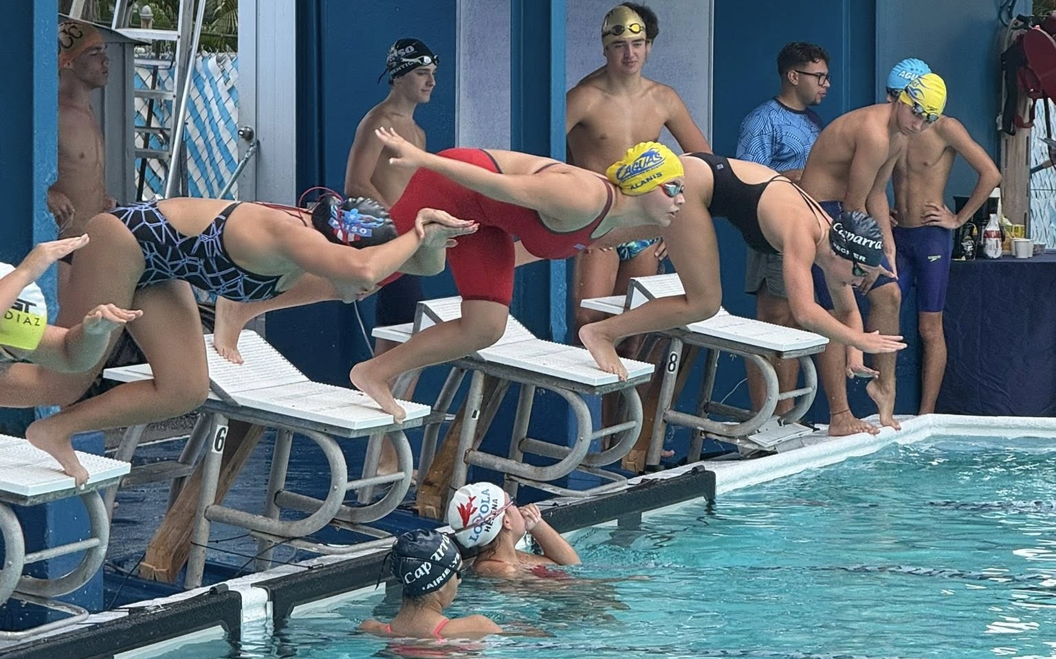 Loyola domina la Copa Caparra de Natación