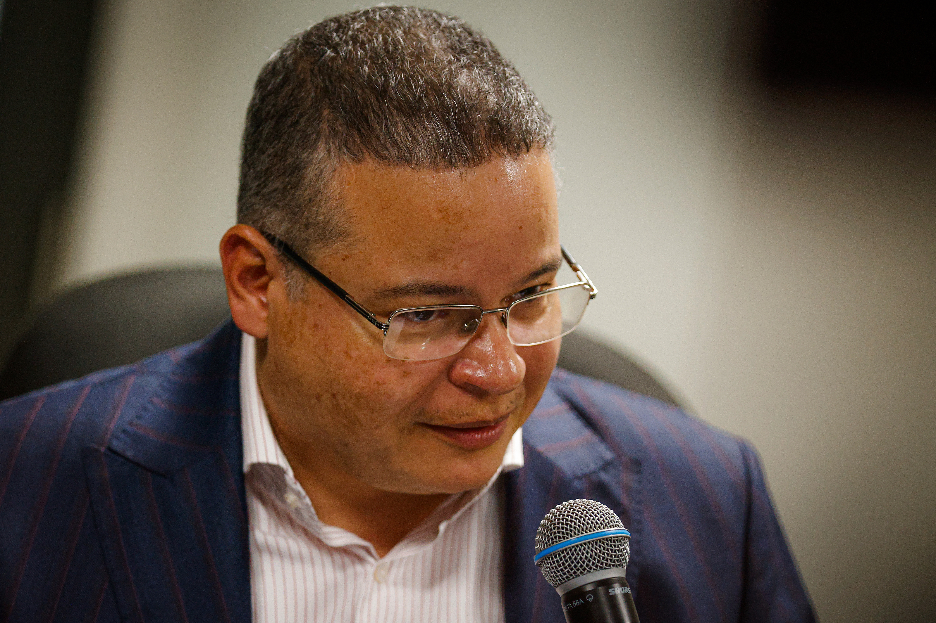 Confiado Ramos Otero en que aparecerá el dinero para las residencias y para más camas