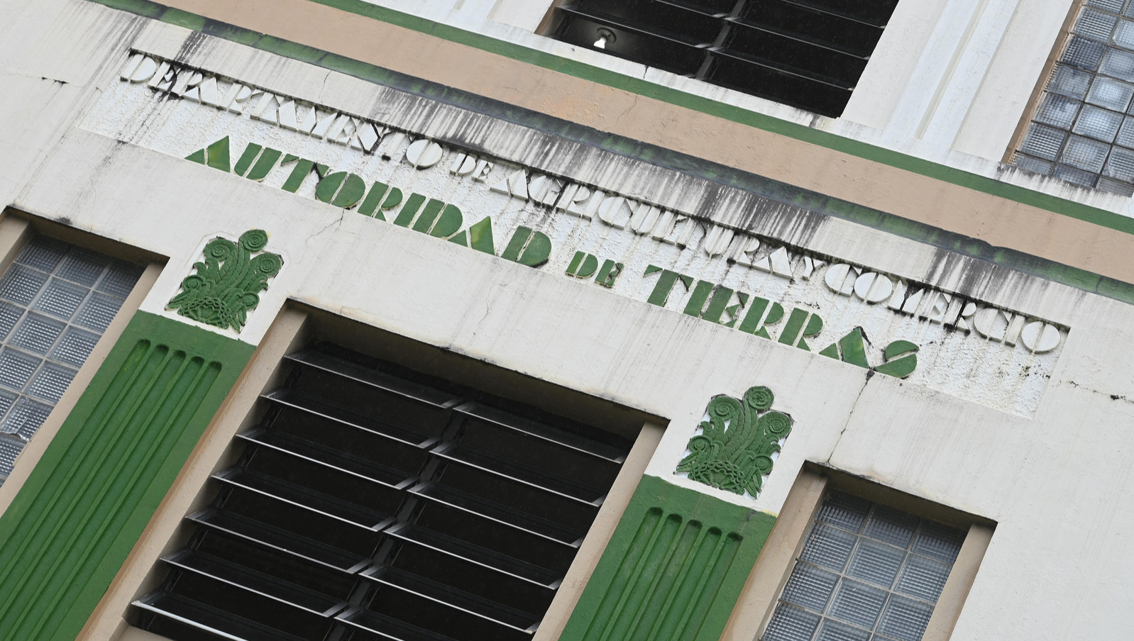 Autoridad de Tierras hizo pagos sin contrato ni informes de labor rendida