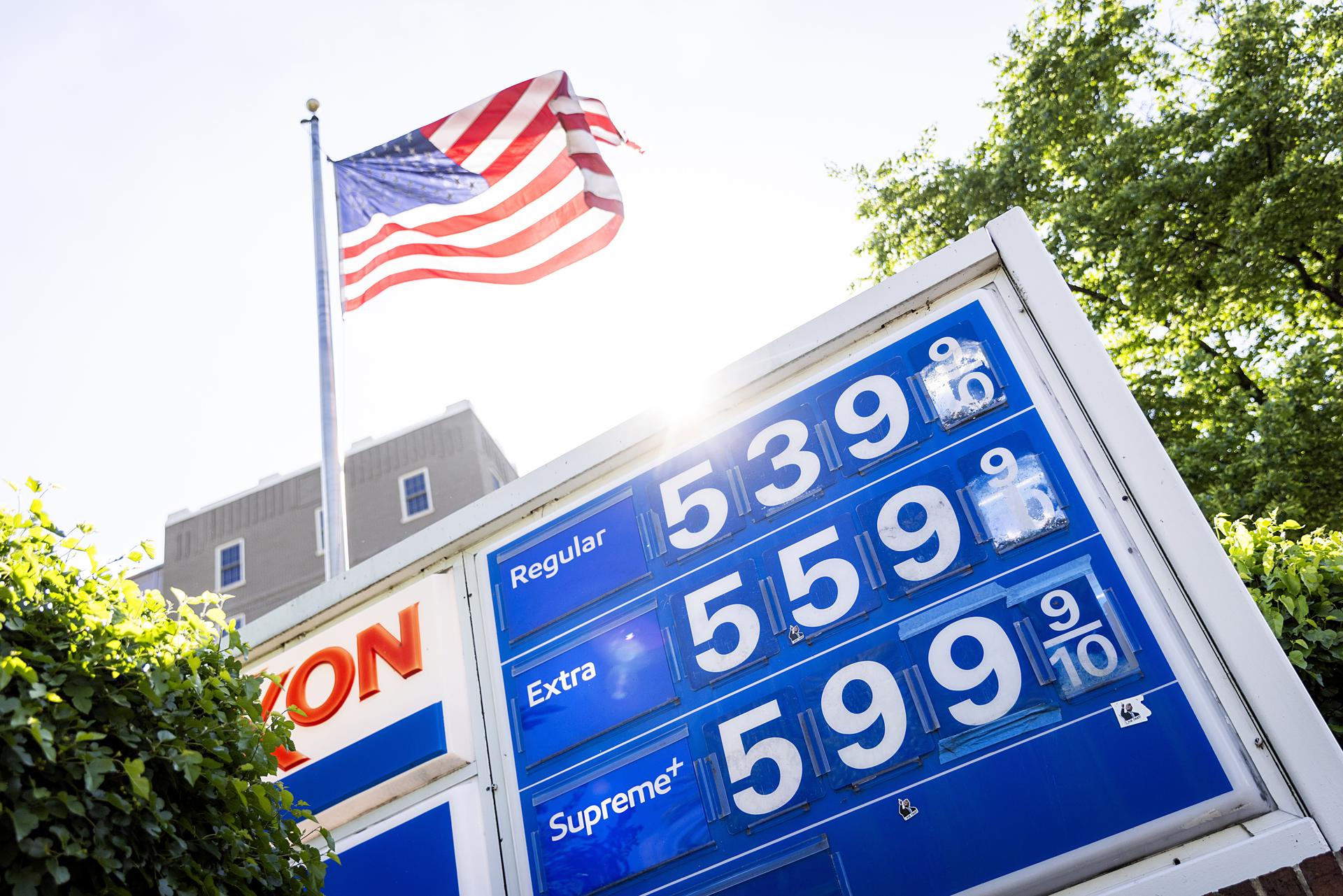 EE.UU. considera suspender impuesto a la gasolina ante alza de precios por guerra con Irán