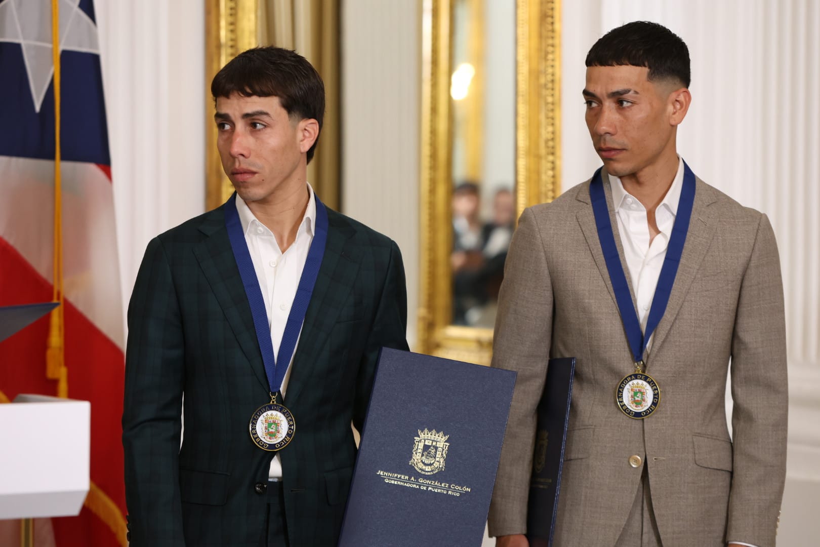 Gobernadora entrega proclamas y medallas a los hermanos Irad y José Luis Ortiz