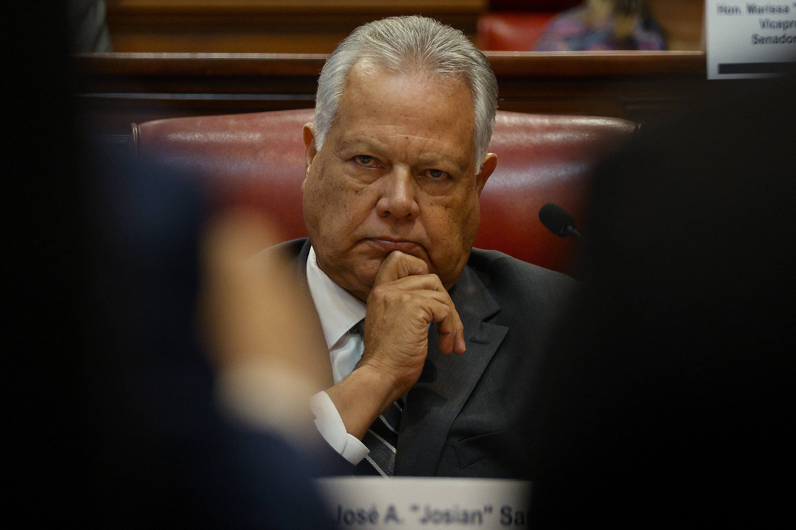 Senador propone utilizar ahorros en contratos para asignar $1 millón a cada municipio