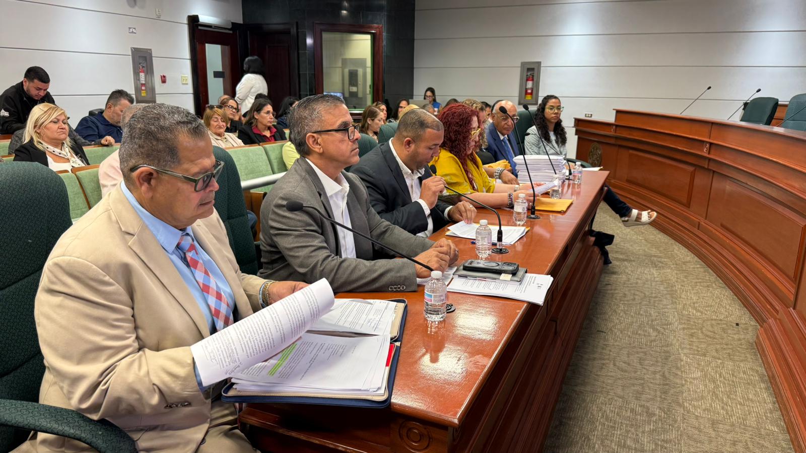 Asociación de Maestros defiende proyectos de aumento salarial